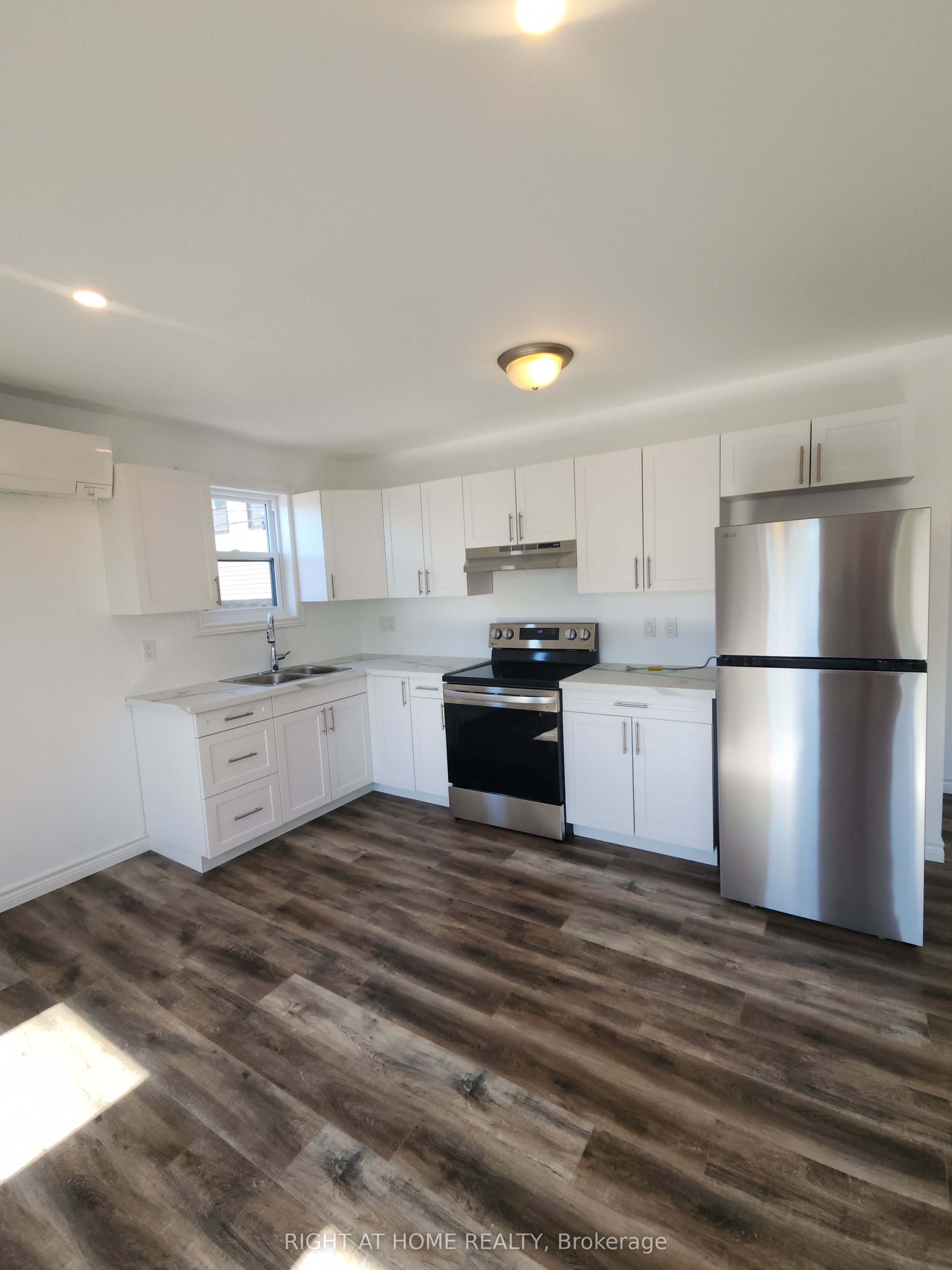 Unit 205 - 9 Queen Street W, Springwater 5