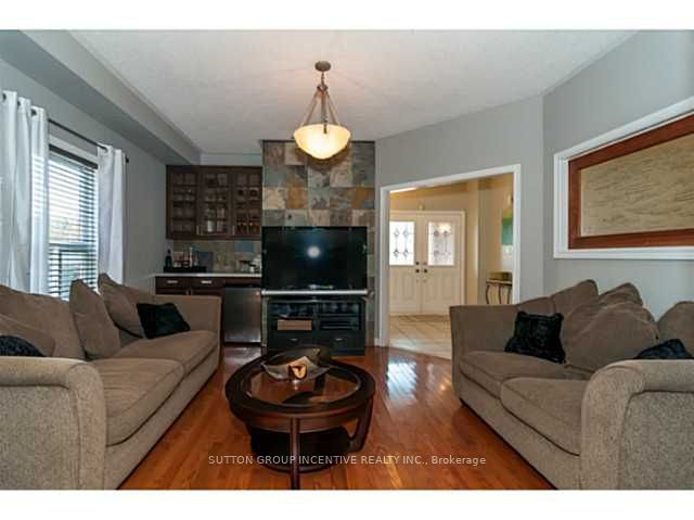 4 Bluewater Trail, Barrie 2
