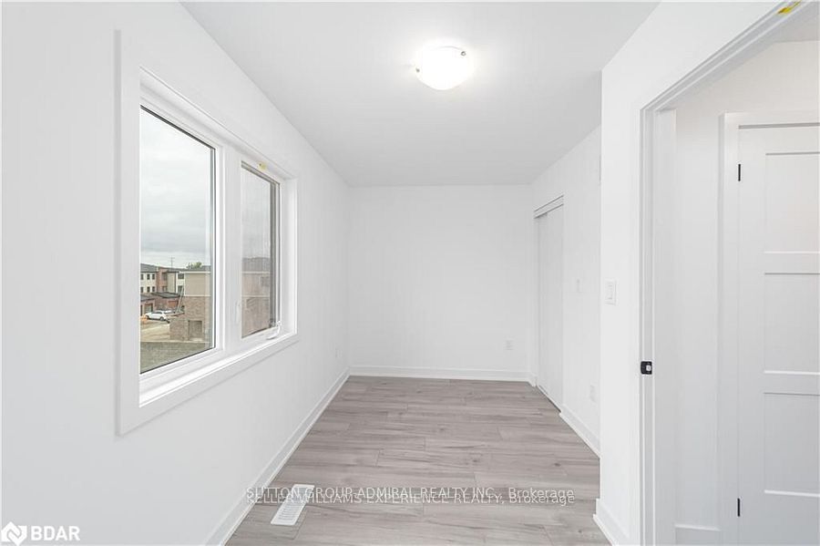 45 Hay Lane, Barrie 3