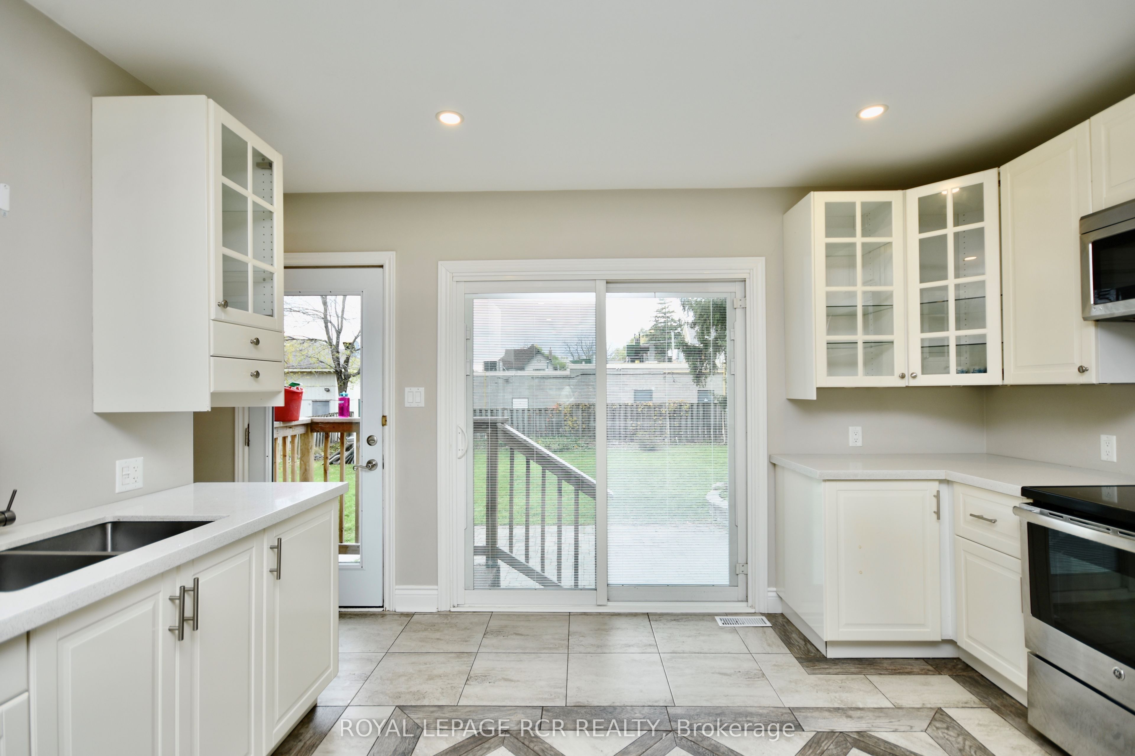 52 Drury Lane, Barrie 4