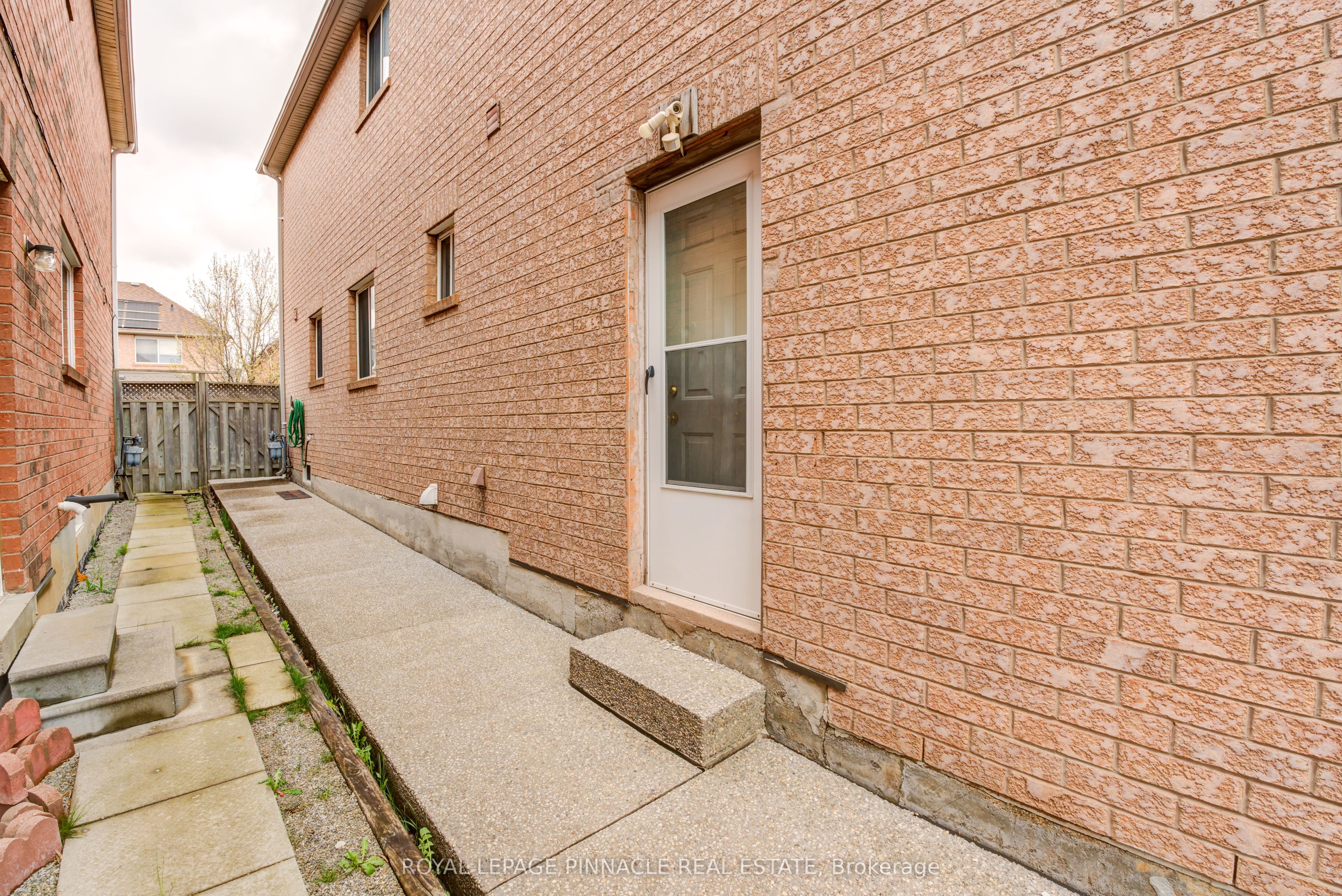 5921 Summerside Drive, Mississauga 2