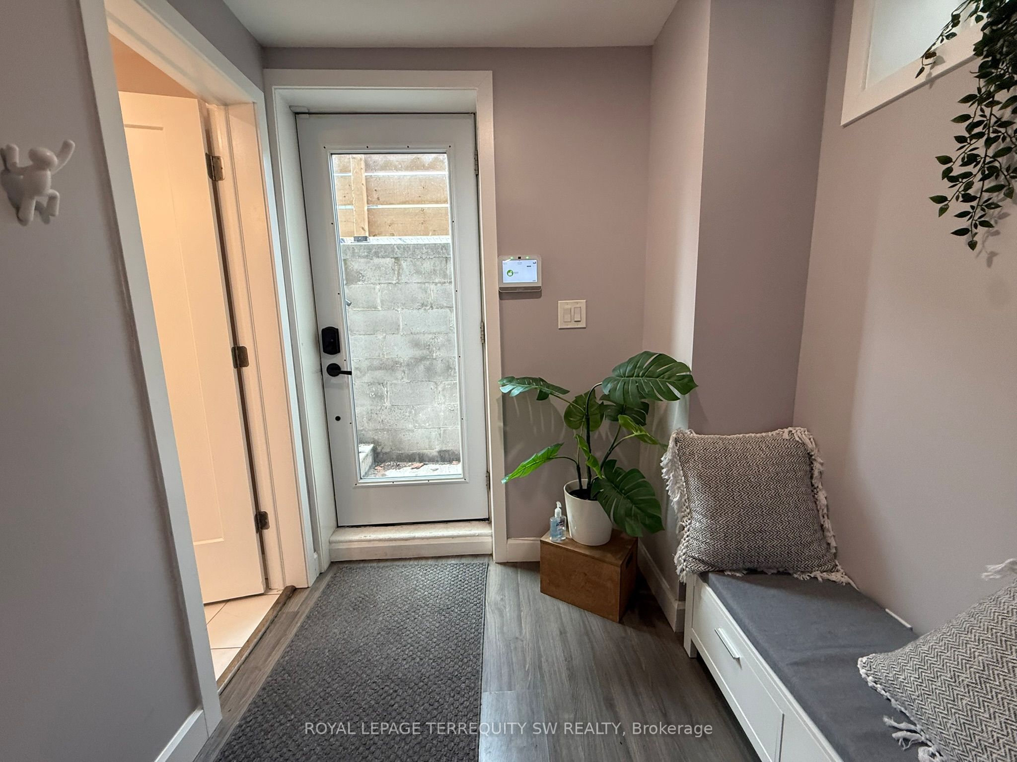 Unit Unit 1 Lower - 2134 Dundas Street W, Toronto 4