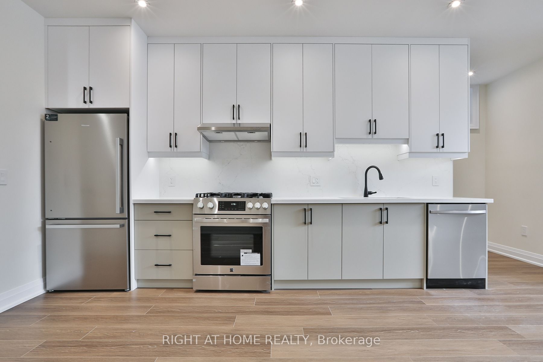 Unit 2 - 39 Fifteenth Street, Etobicoke 3
