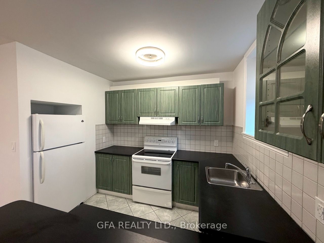 Unit B - 16 Arrowsmith Avenue, North York 3