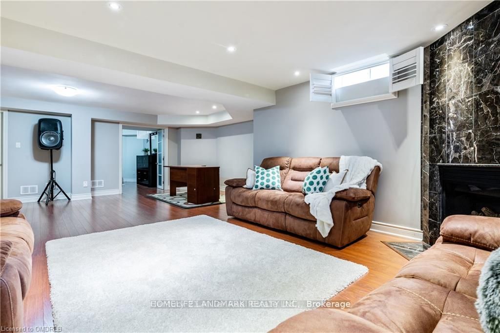 2384 Parkglen Avenue, Oakville 4