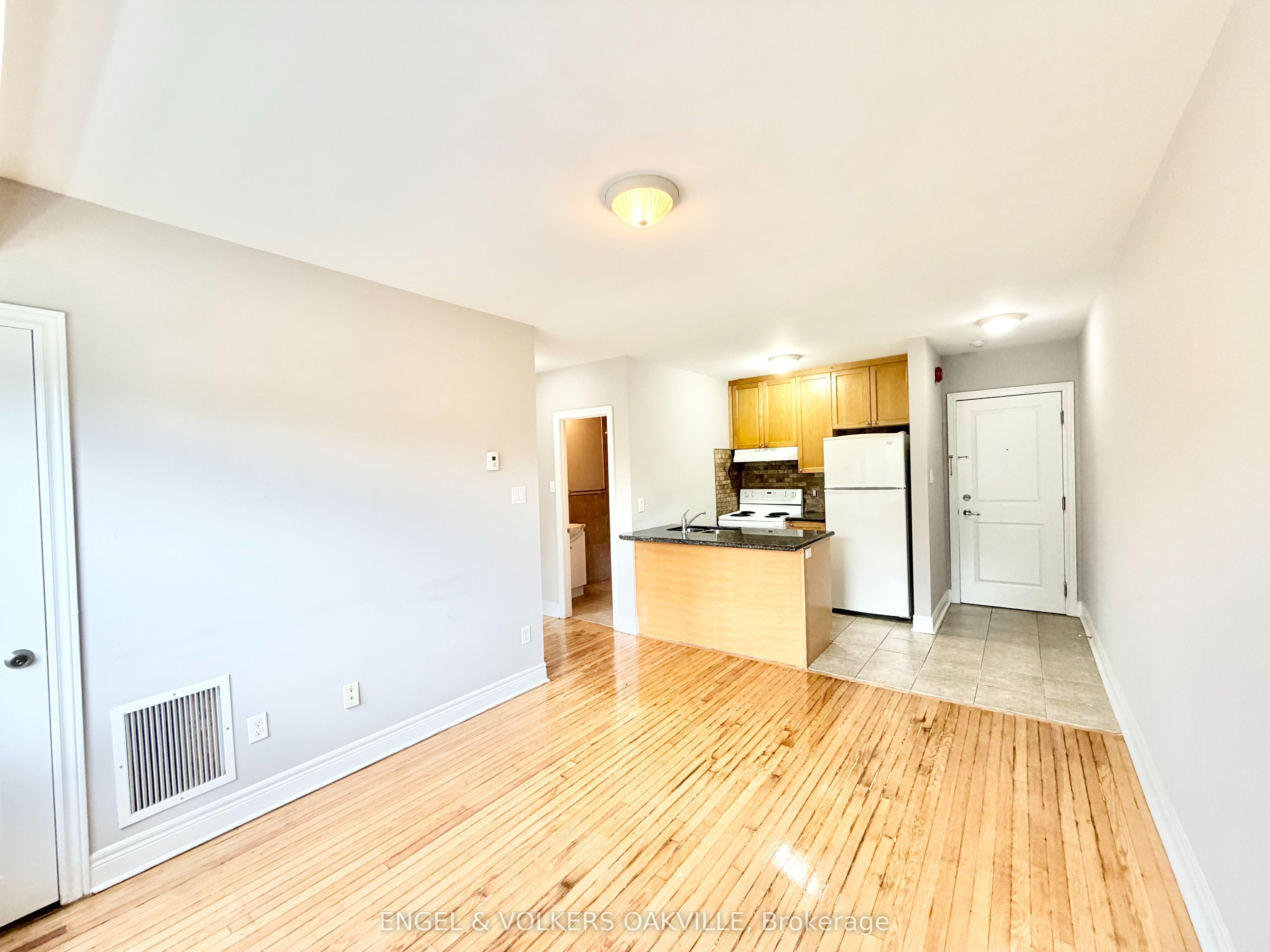Unit 302 - 15 Thirty Third Street, Etobicoke 3