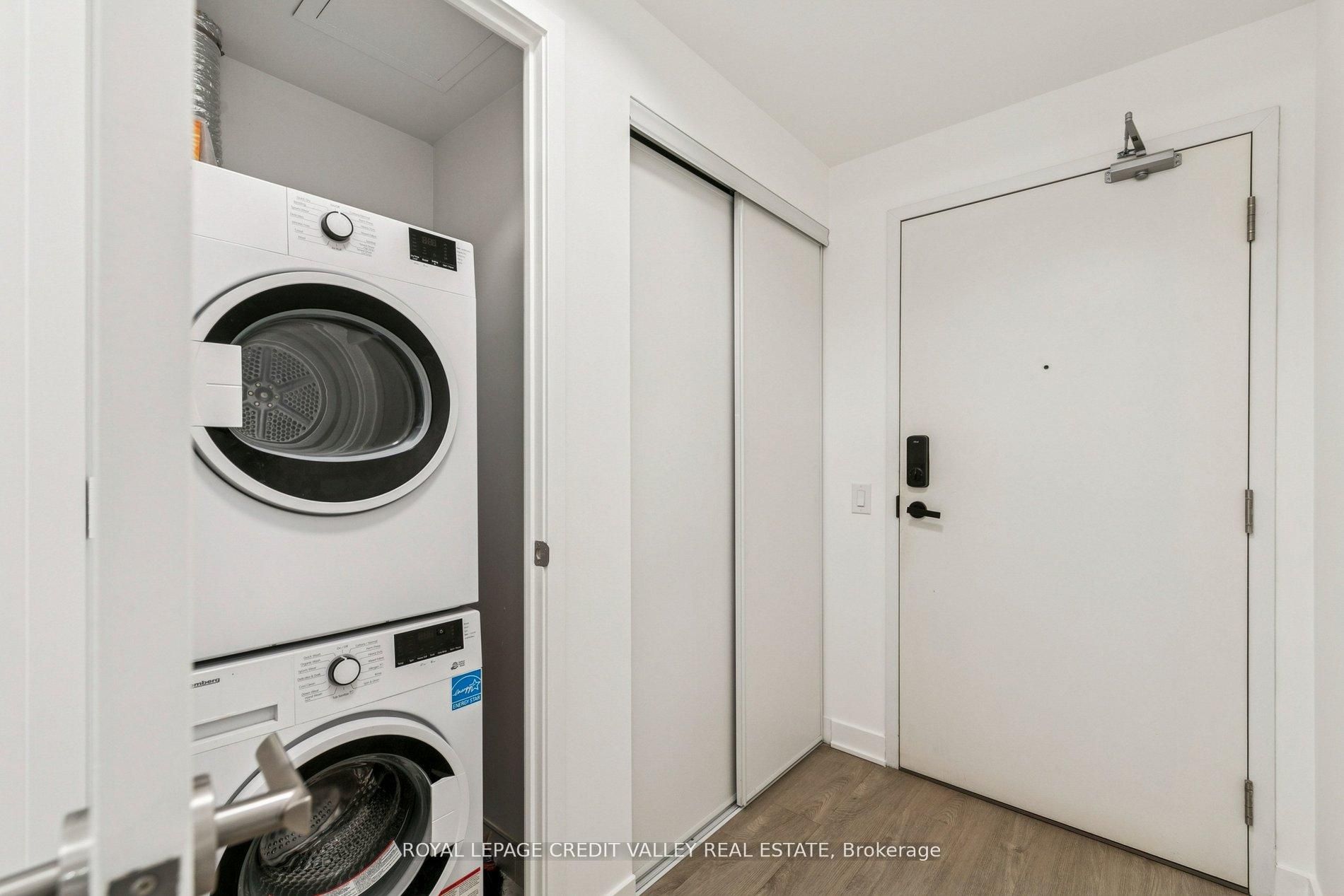 Unit 1413 - 3900 Confederation Parkway, Mississauga 5