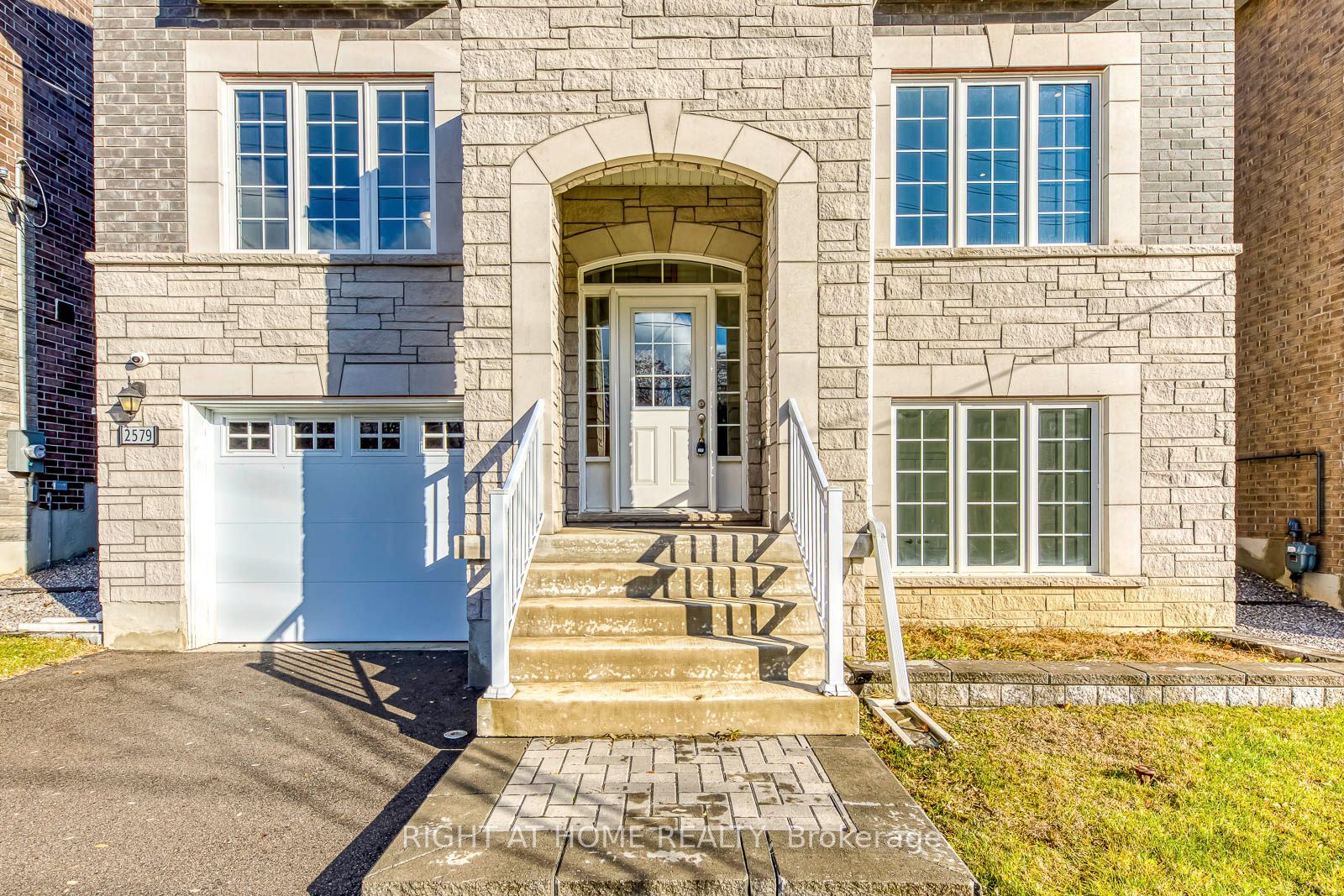 2579 Islington Avenue, Etobicoke 4