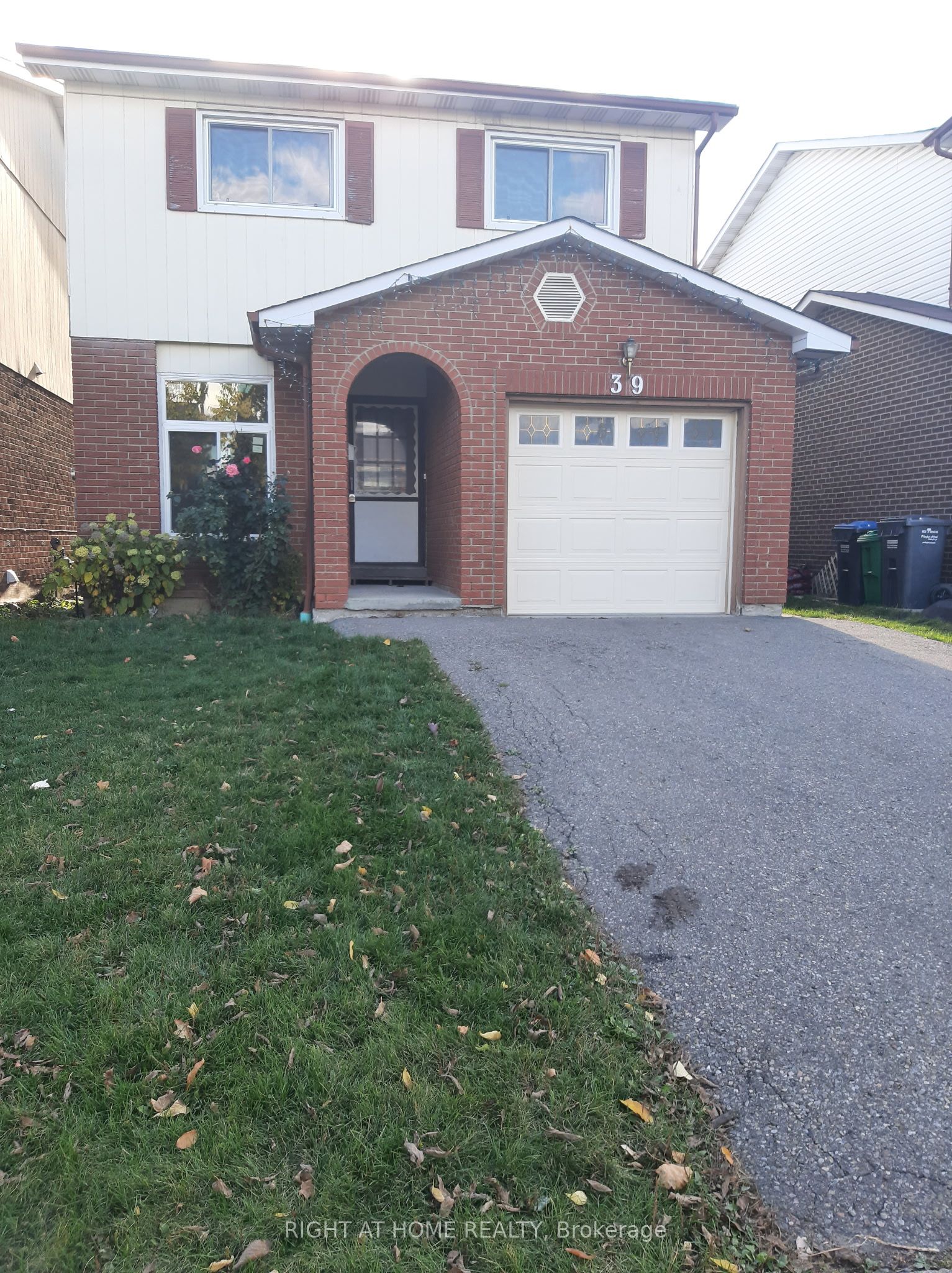 39 Hockley Path, Brampton 2
