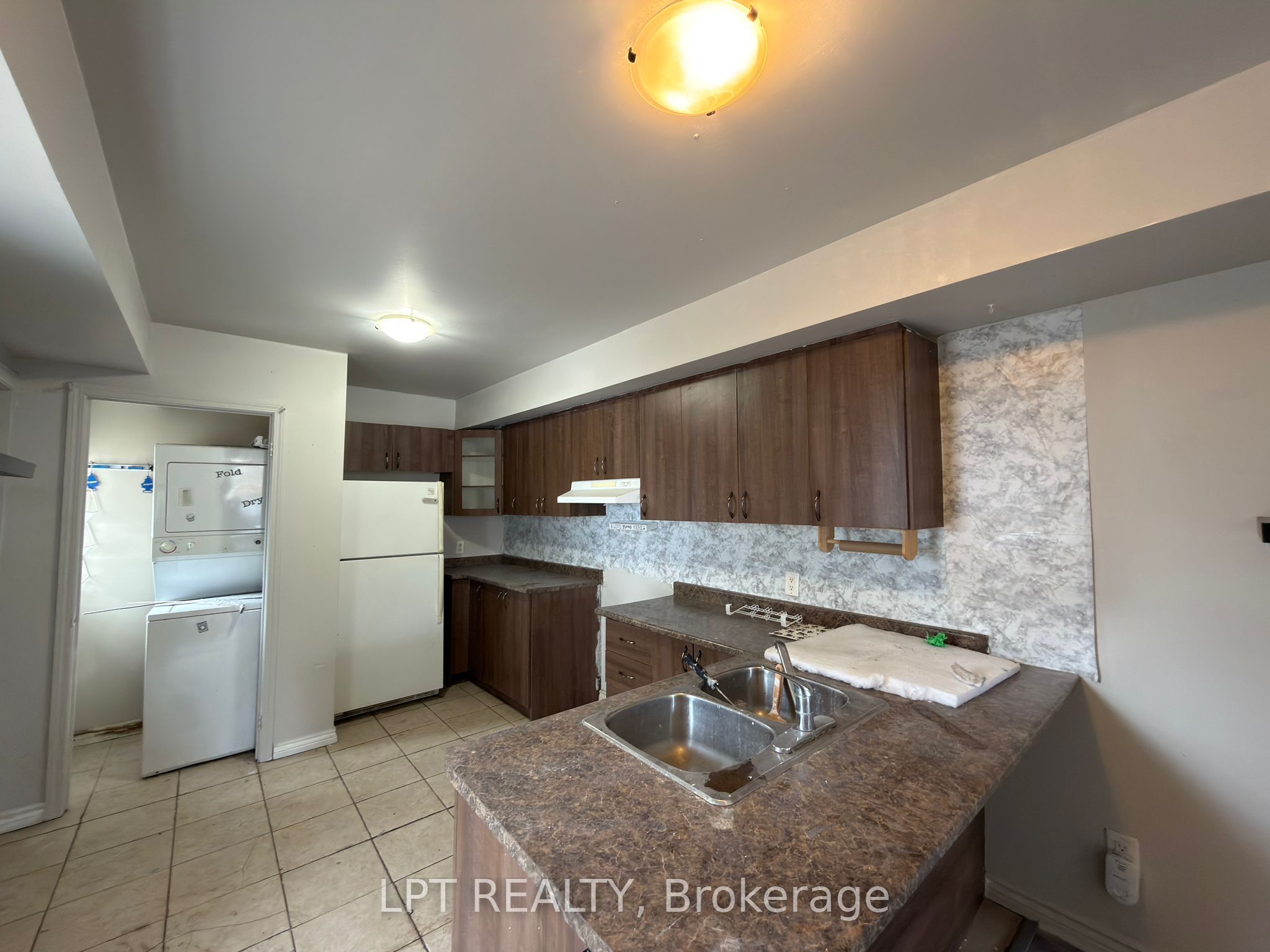 37 Elizabeth Street N, Brampton 2