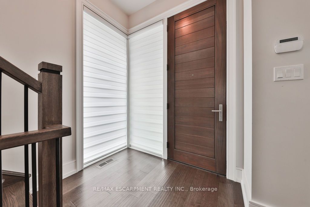 Unit 16 - 10 Maple Grove Drive, Oakville 2
