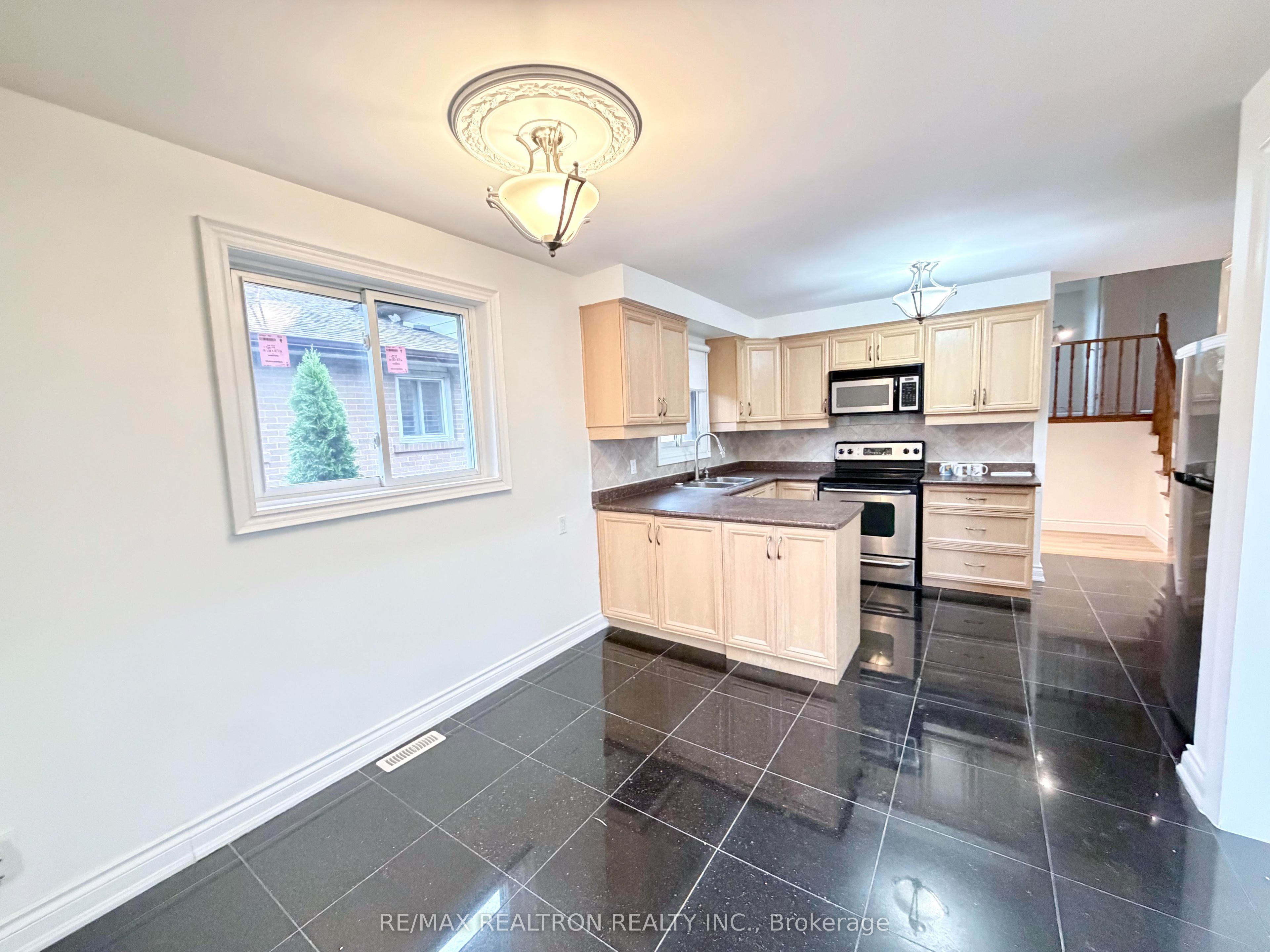 Unit Main Floor - 3948 Midhurst Lane, Mississauga 3