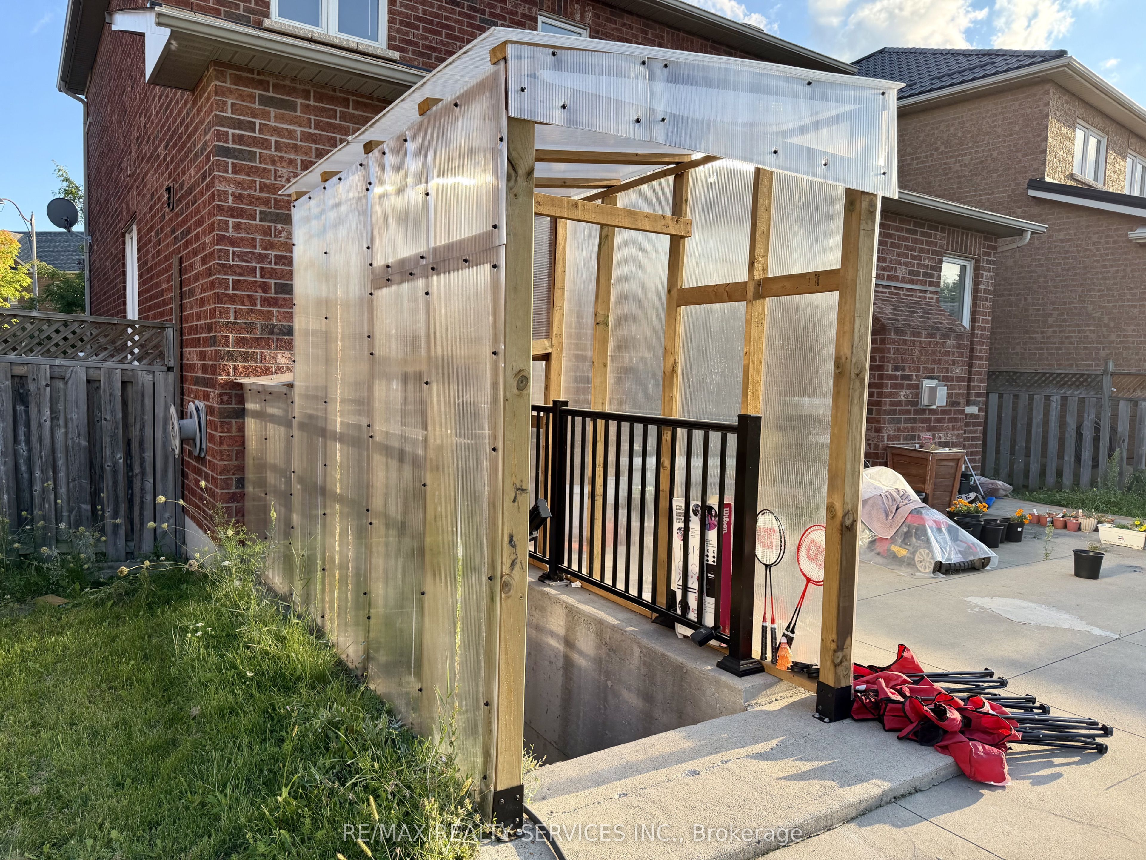 Unit Bsmt - 35 Seahorse Avenue, Brampton 2