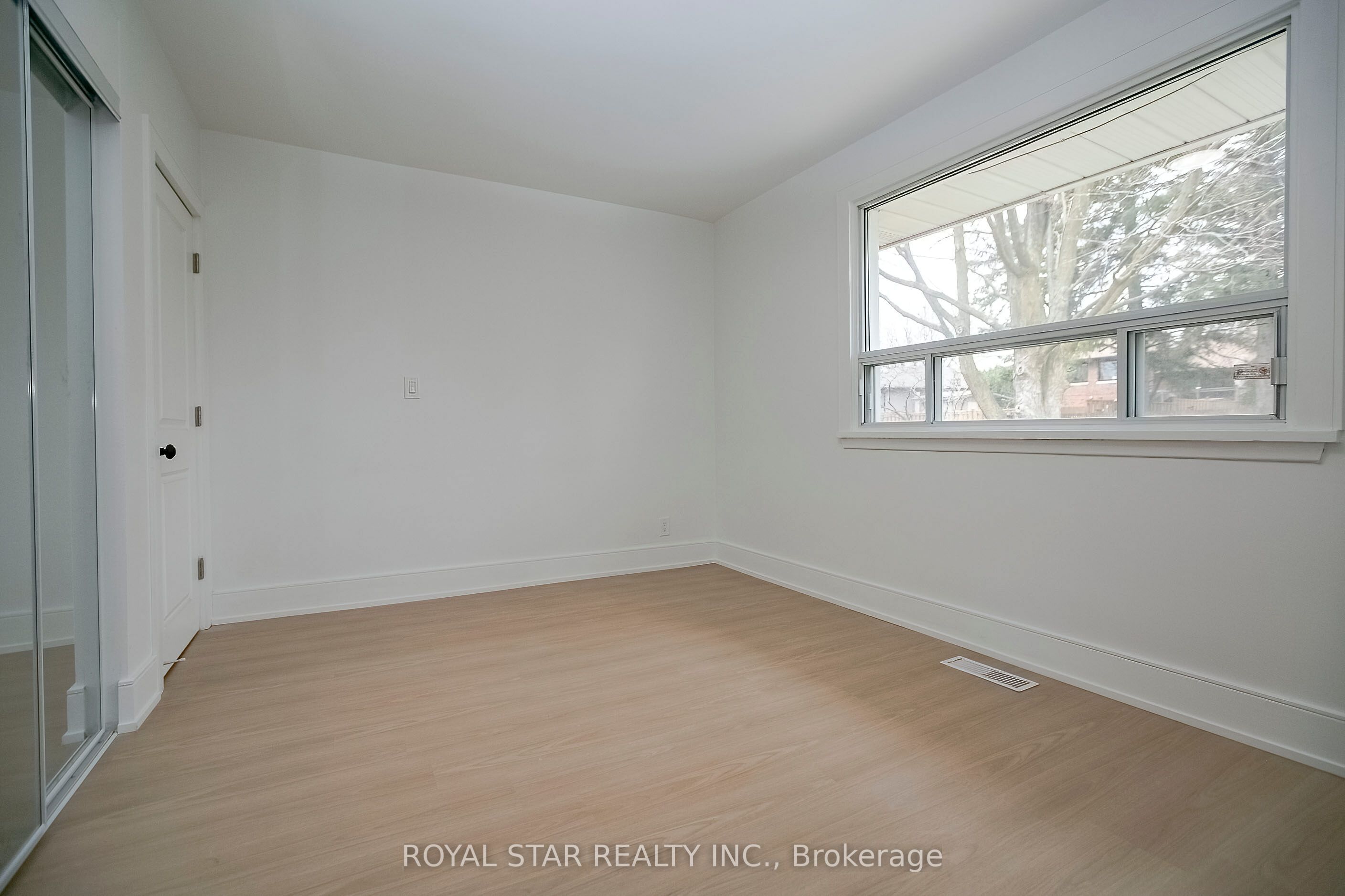 Unit Upper - 114 Wincott Drive, Etobicoke 5