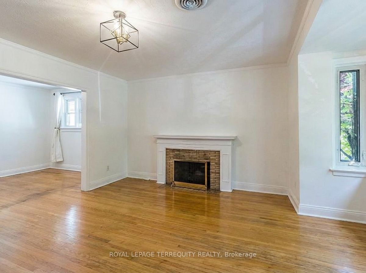 24 Elsfield Road, Etobicoke 4