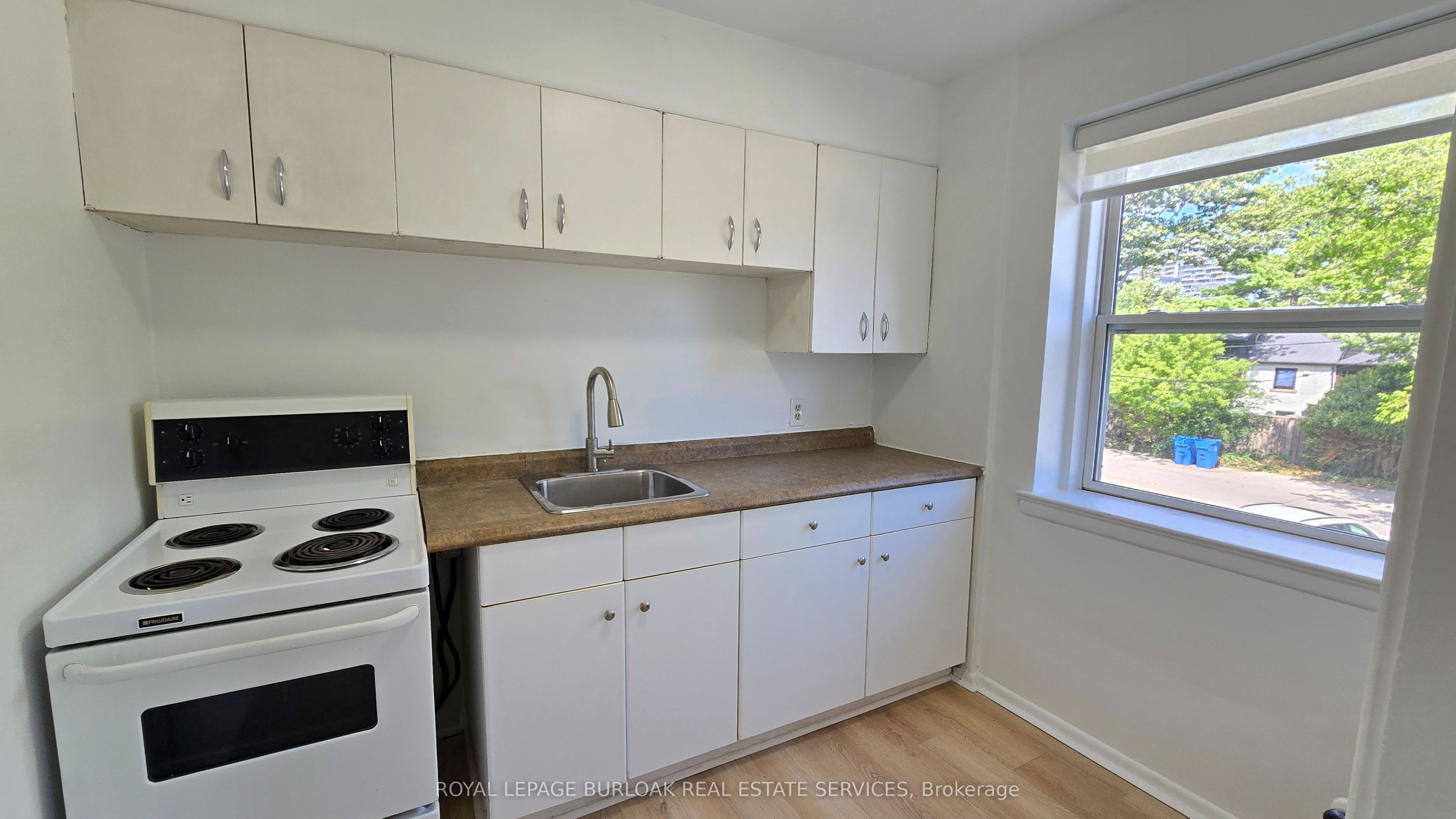 Unit 6 - 849 Brant Street, Burlington 4
