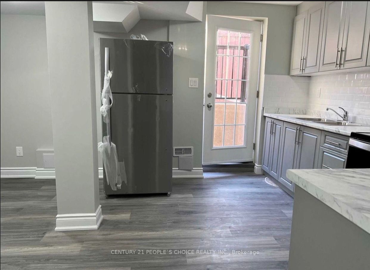 Unit Bsmt - 23 Travis Crescent, Brampton 4