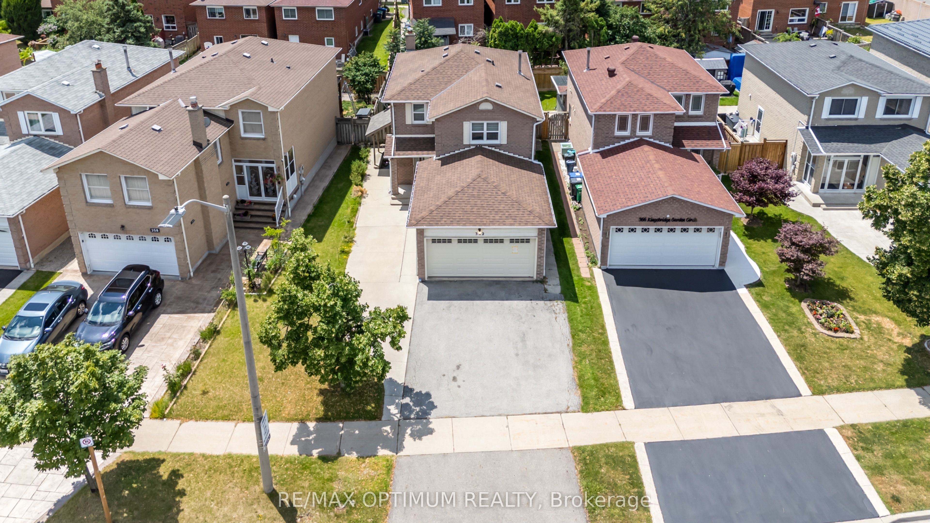 362 Kingsbridge Garden Circle, Mississauga 2