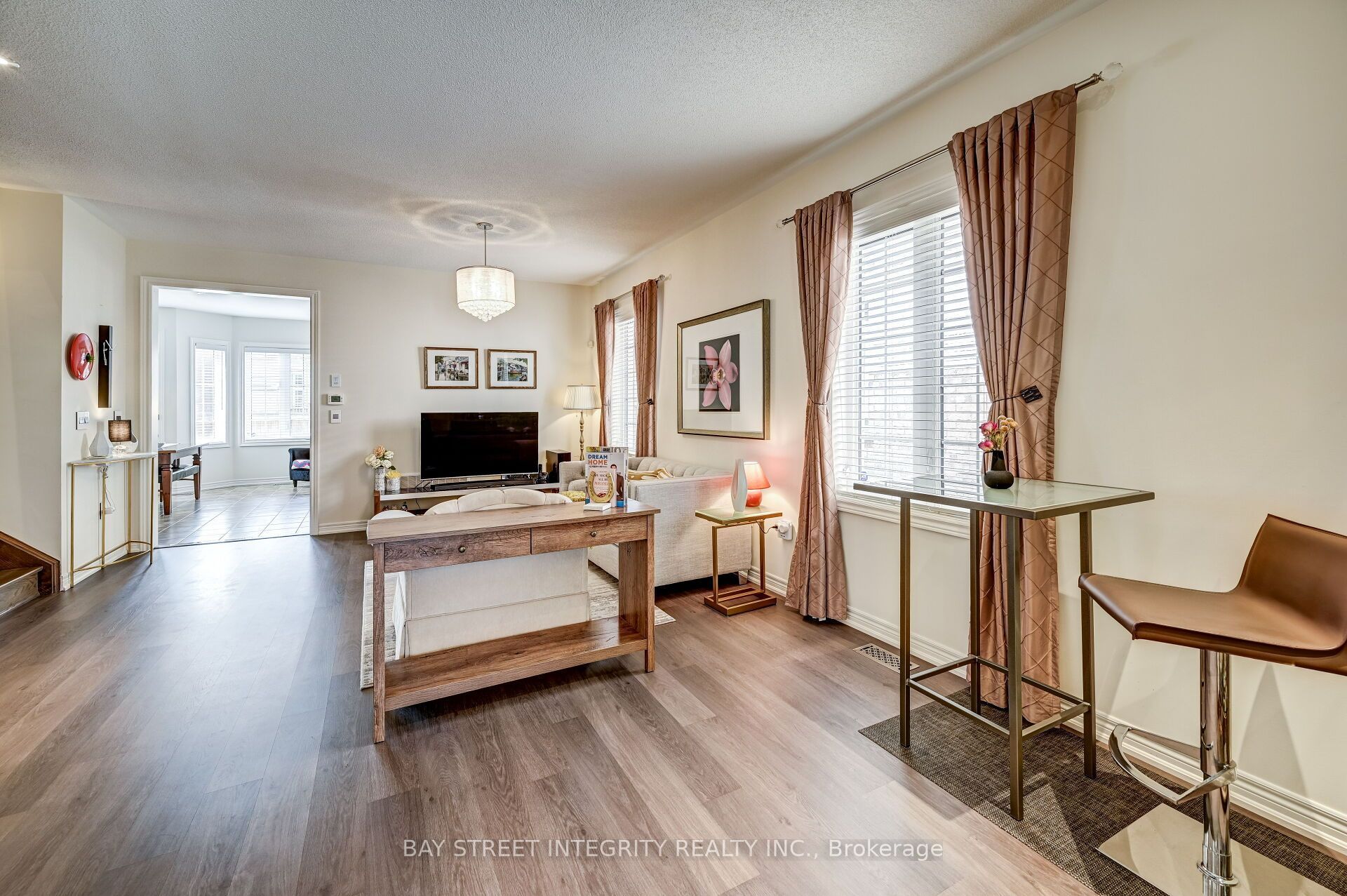537 Stream Crescent, Oakville 3