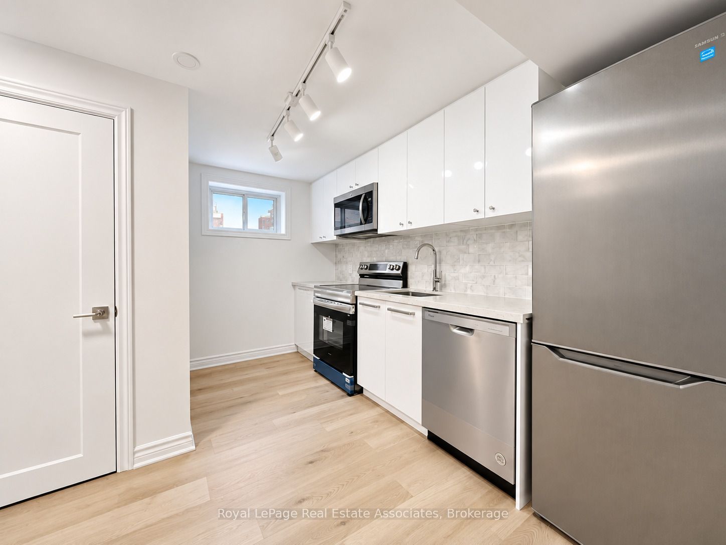 Unit Bsmt - 20 Silvercrest Avenue, Etobicoke 2