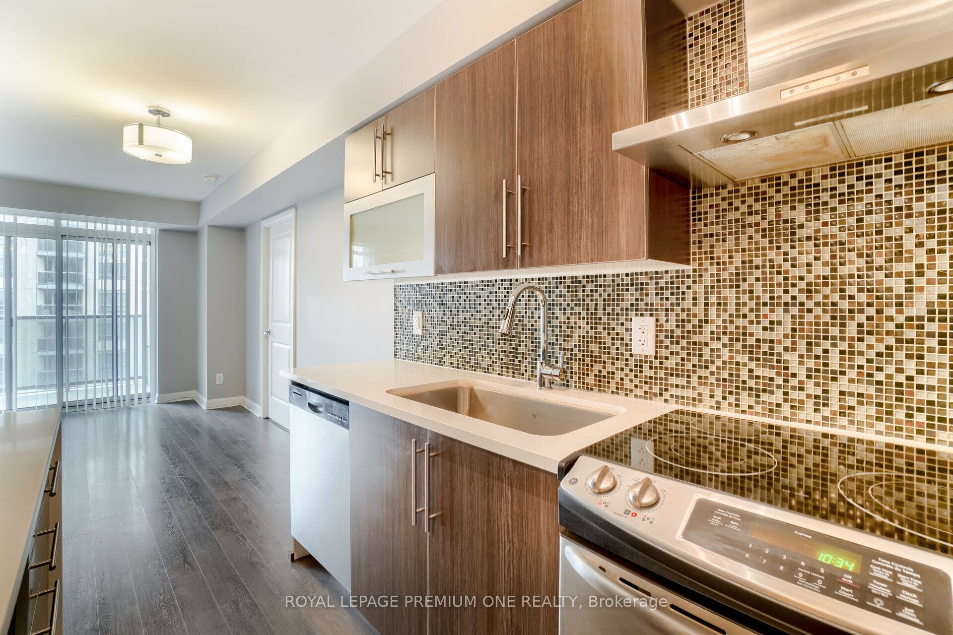 Unit 911 - 1 Michael Power Place, Etobicoke 4