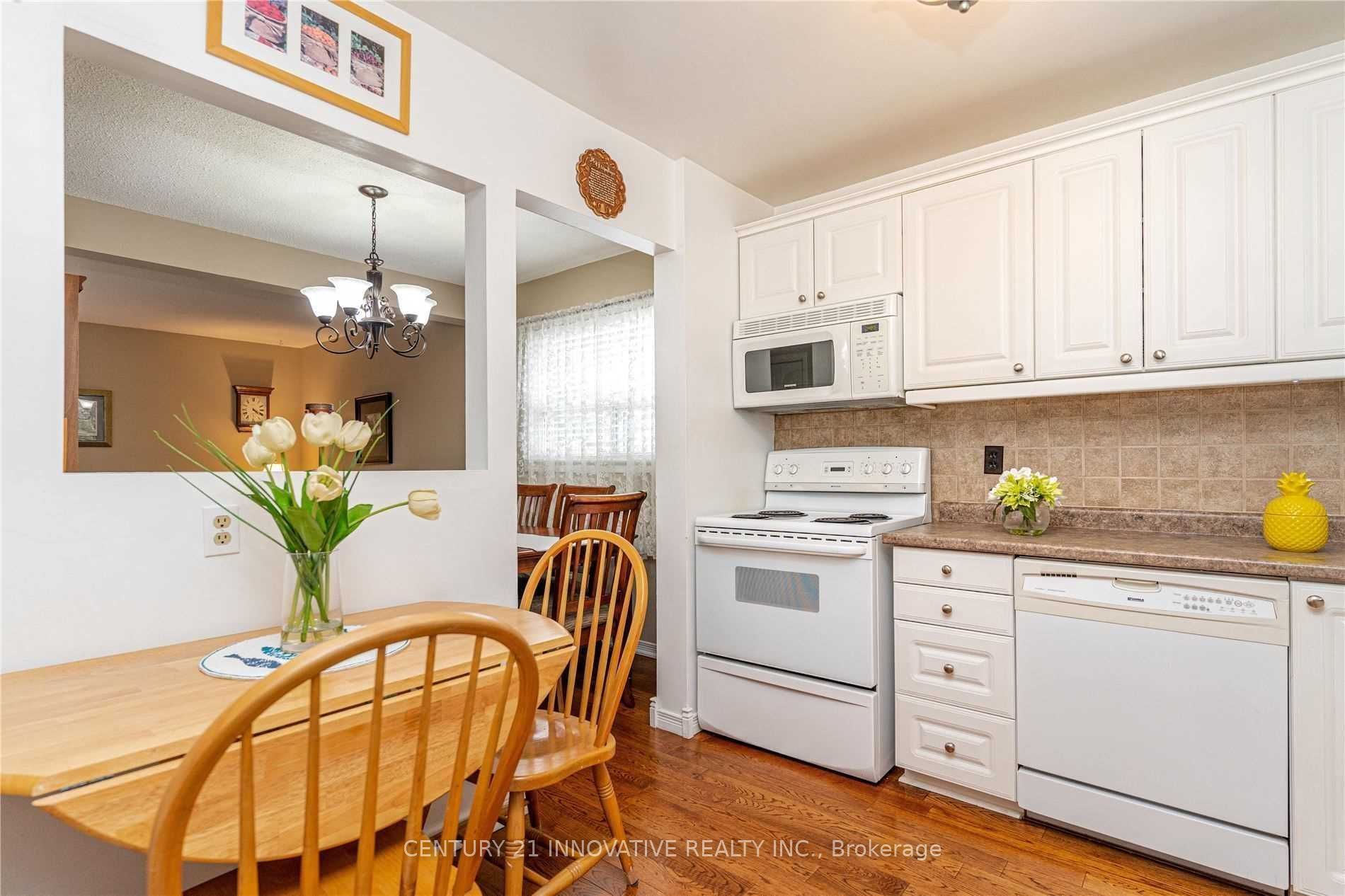 25 Gladstone Square, Brampton 2