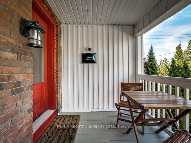 60 Gillespie Avenue, Toronto 2