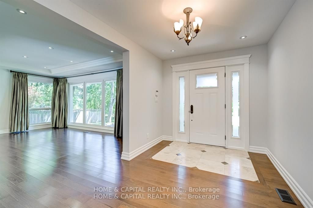 2043 Malbrook Road, Oakville 3