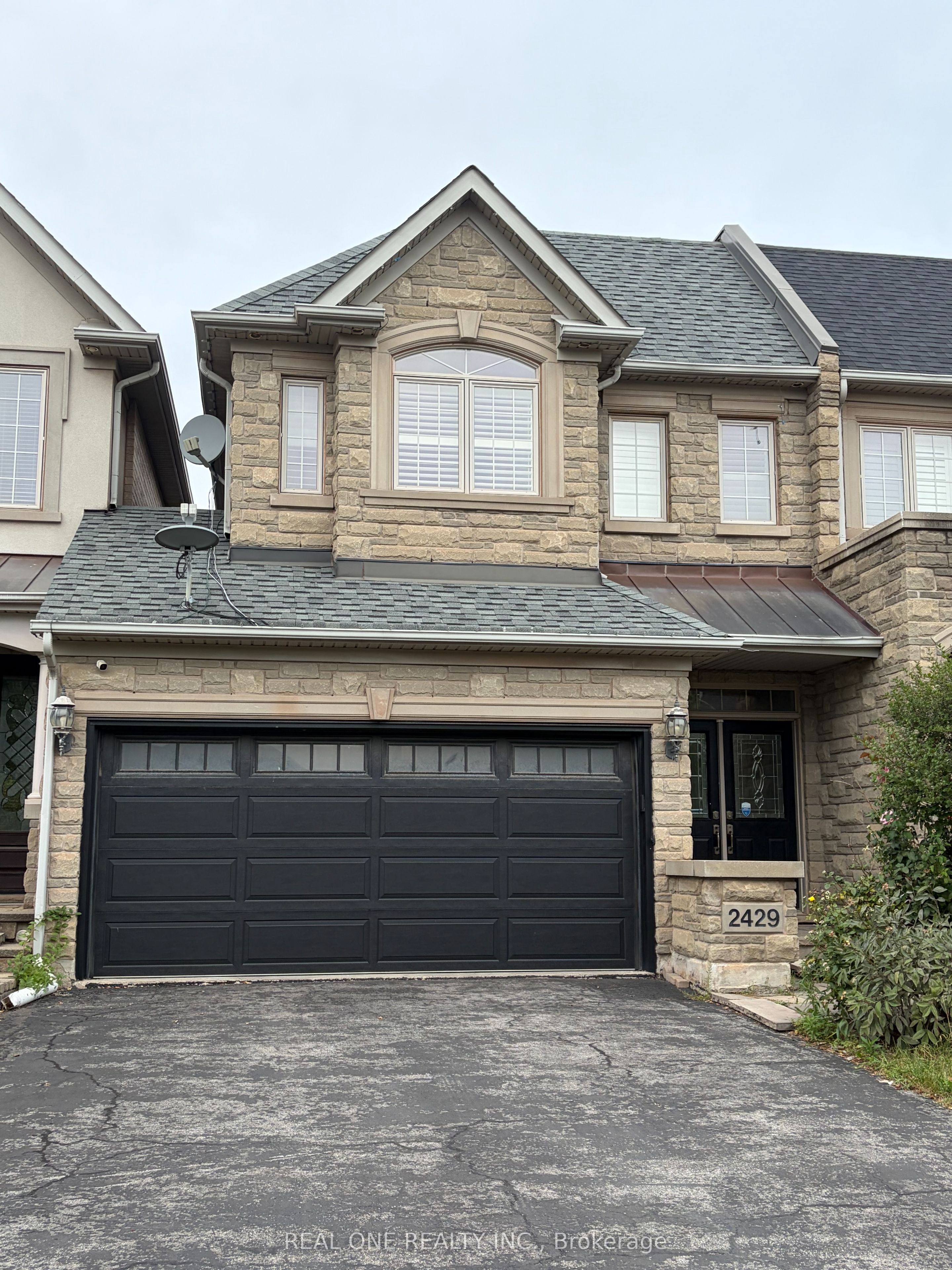 2429 Presquile Drive, Oakville 2