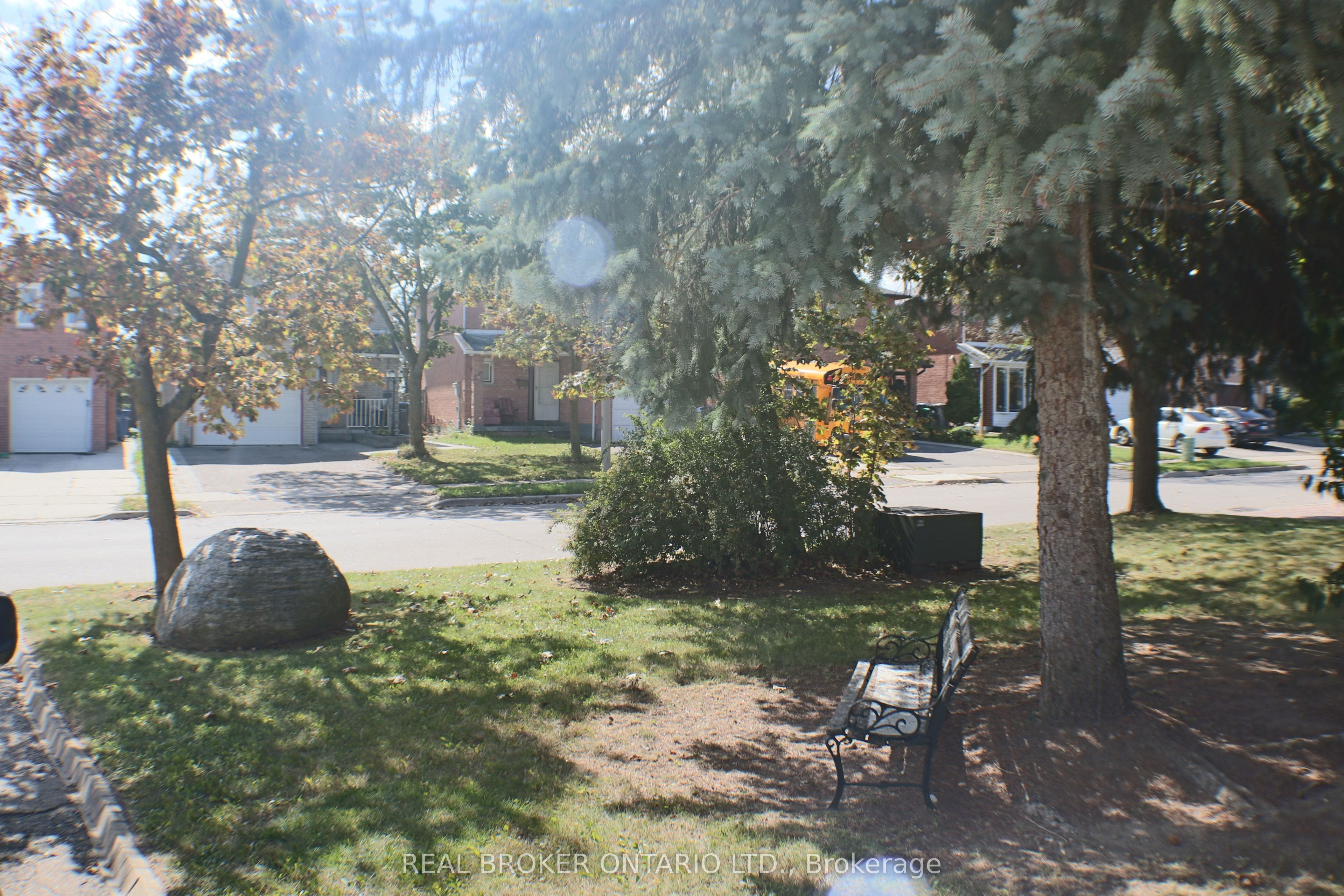 24 Fallen Oak Court, Brampton 2
