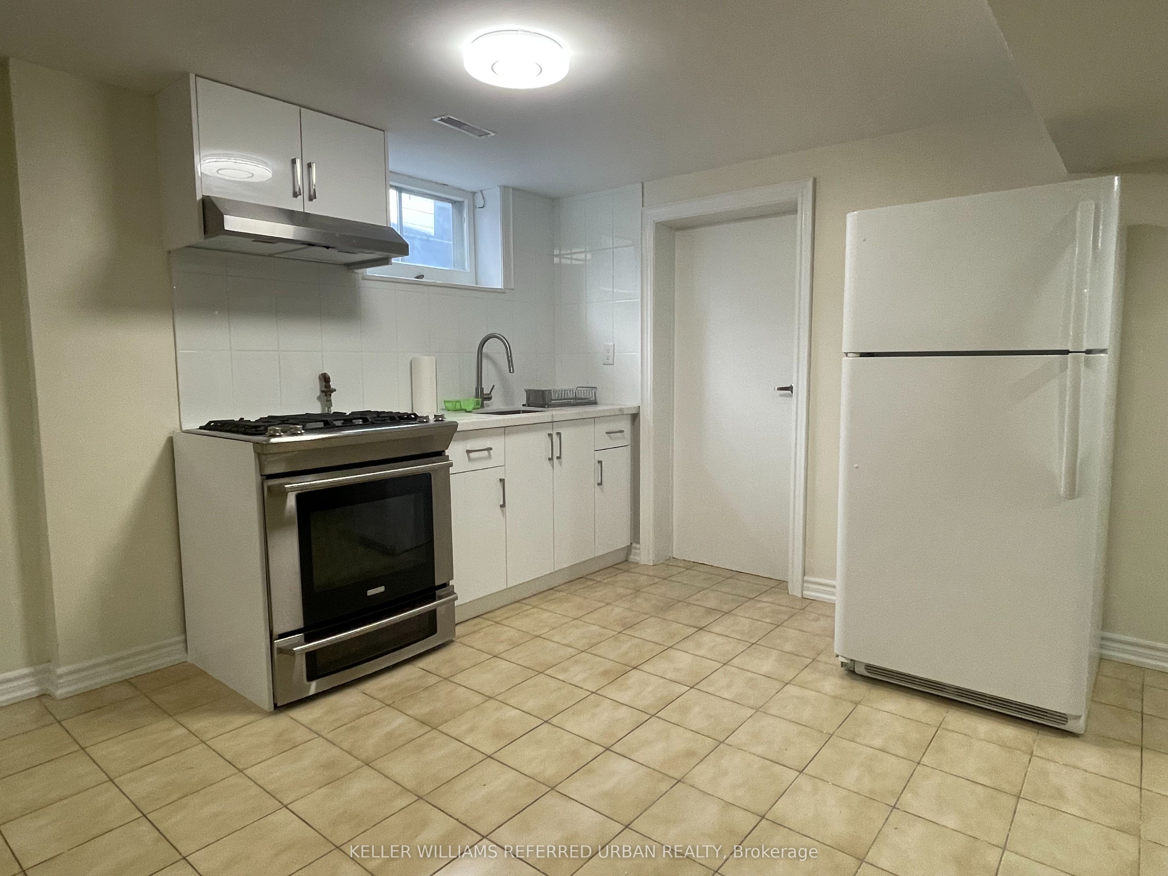 Unit Bsmt - 384 Maple Leaf Drive, North York 4