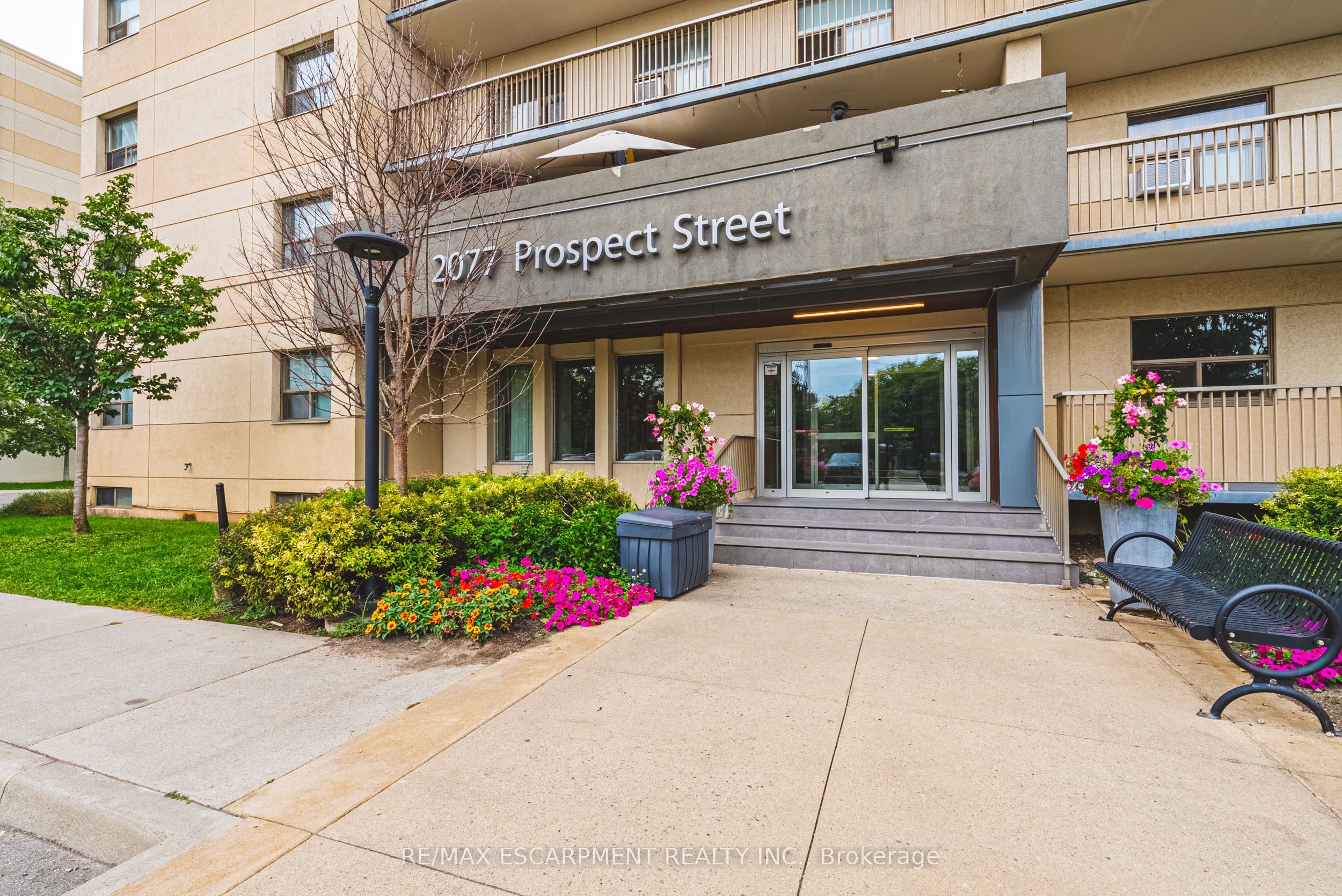 Unit 104 - 2077 Prospect Street, Burlington 2