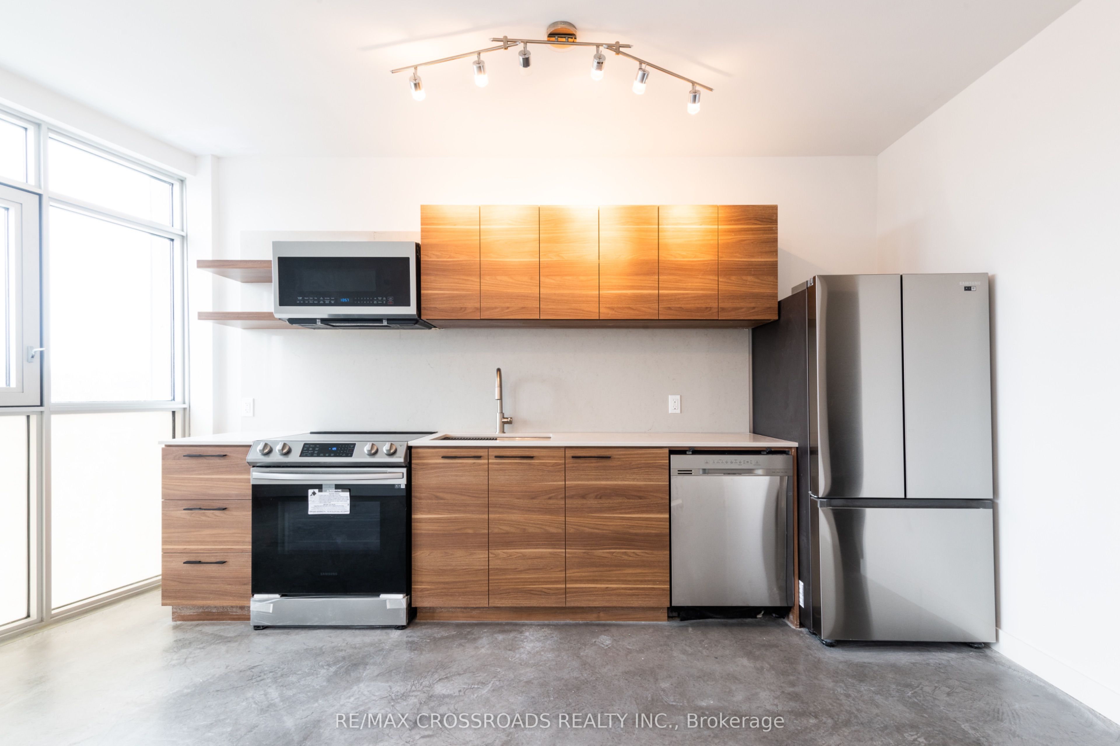 Unit 3A - 3333 Dundas Street W, Toronto 2