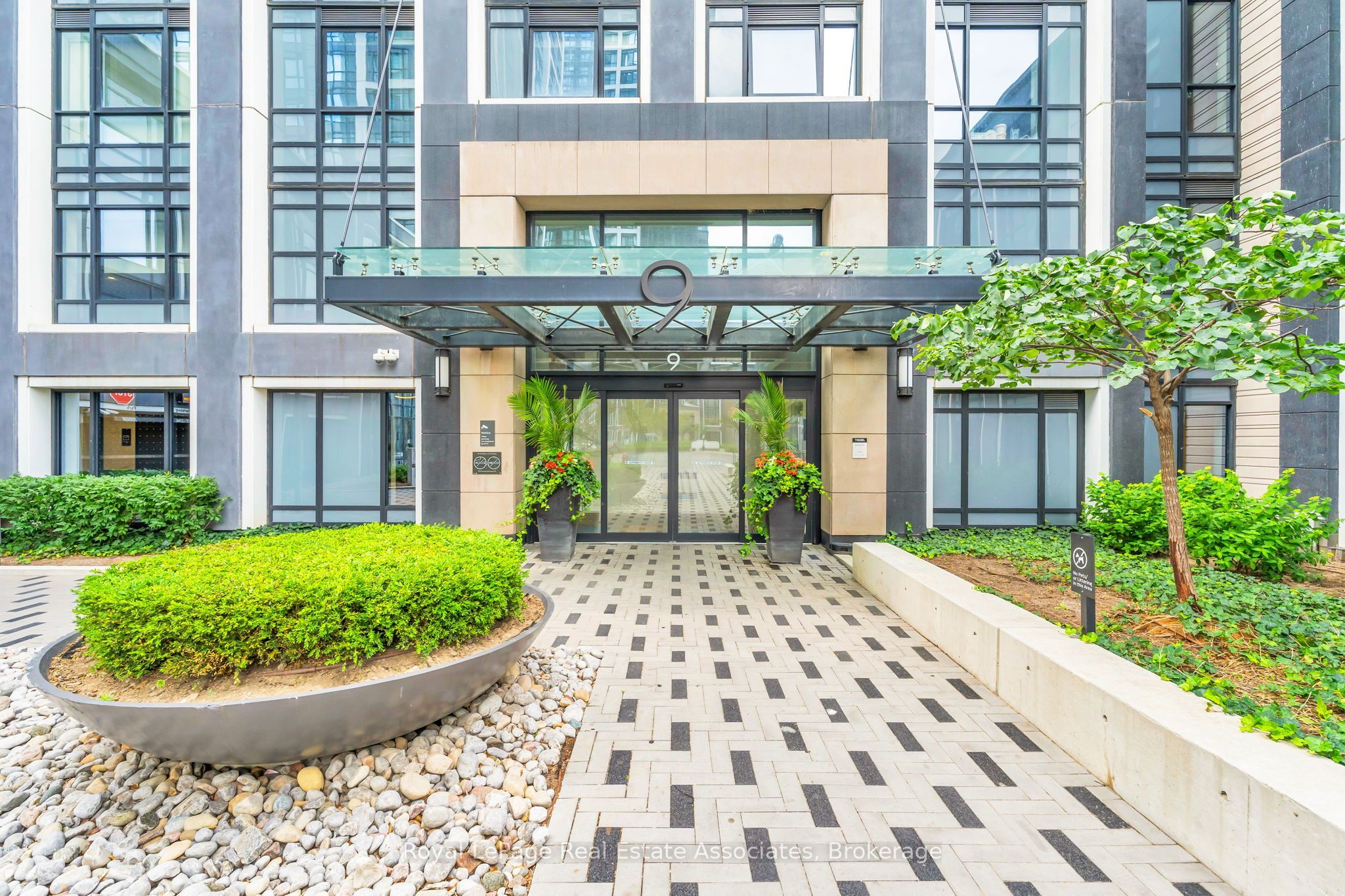Unit 1519 - 9 Mabelle Avenue, Etobicoke 2