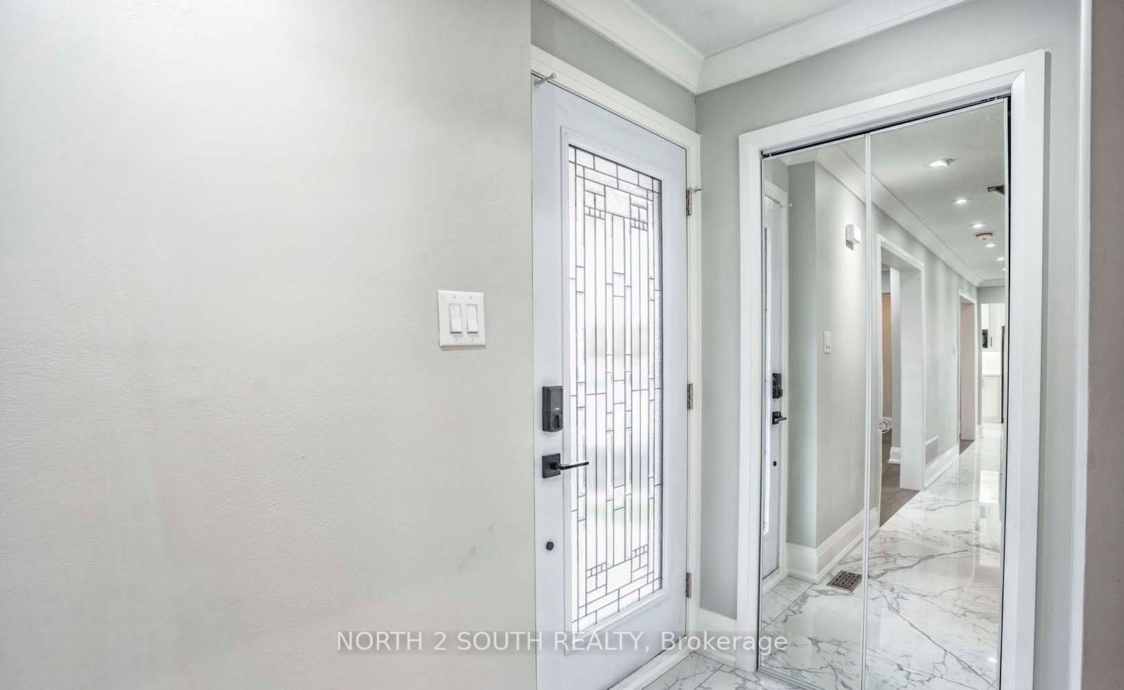Unit upper - 37 Loire Court, Etobicoke 5