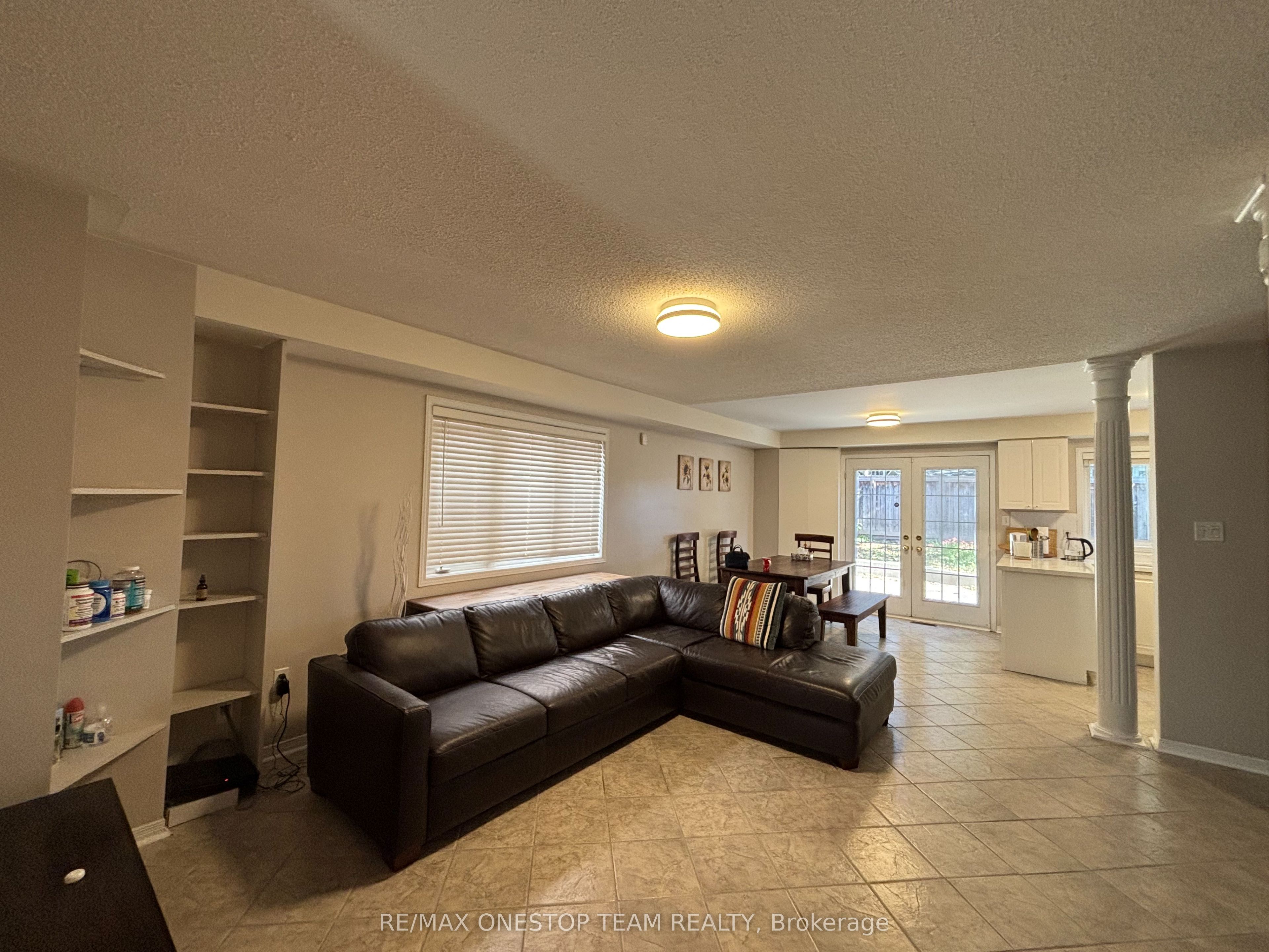 6988 Tassel Crescent, Mississauga 3