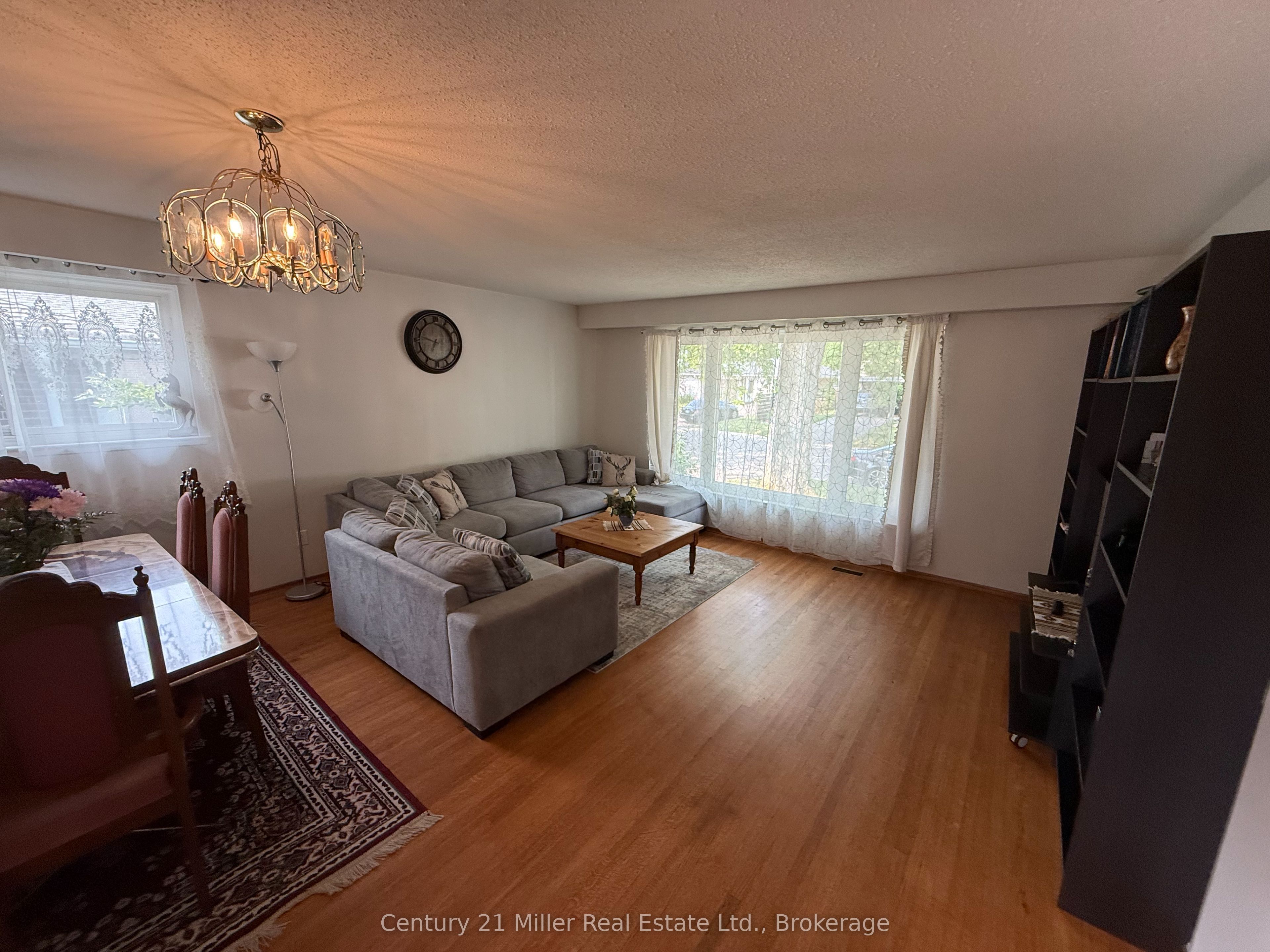 Unit Upper - 35 Melville Crescent, Brampton 5