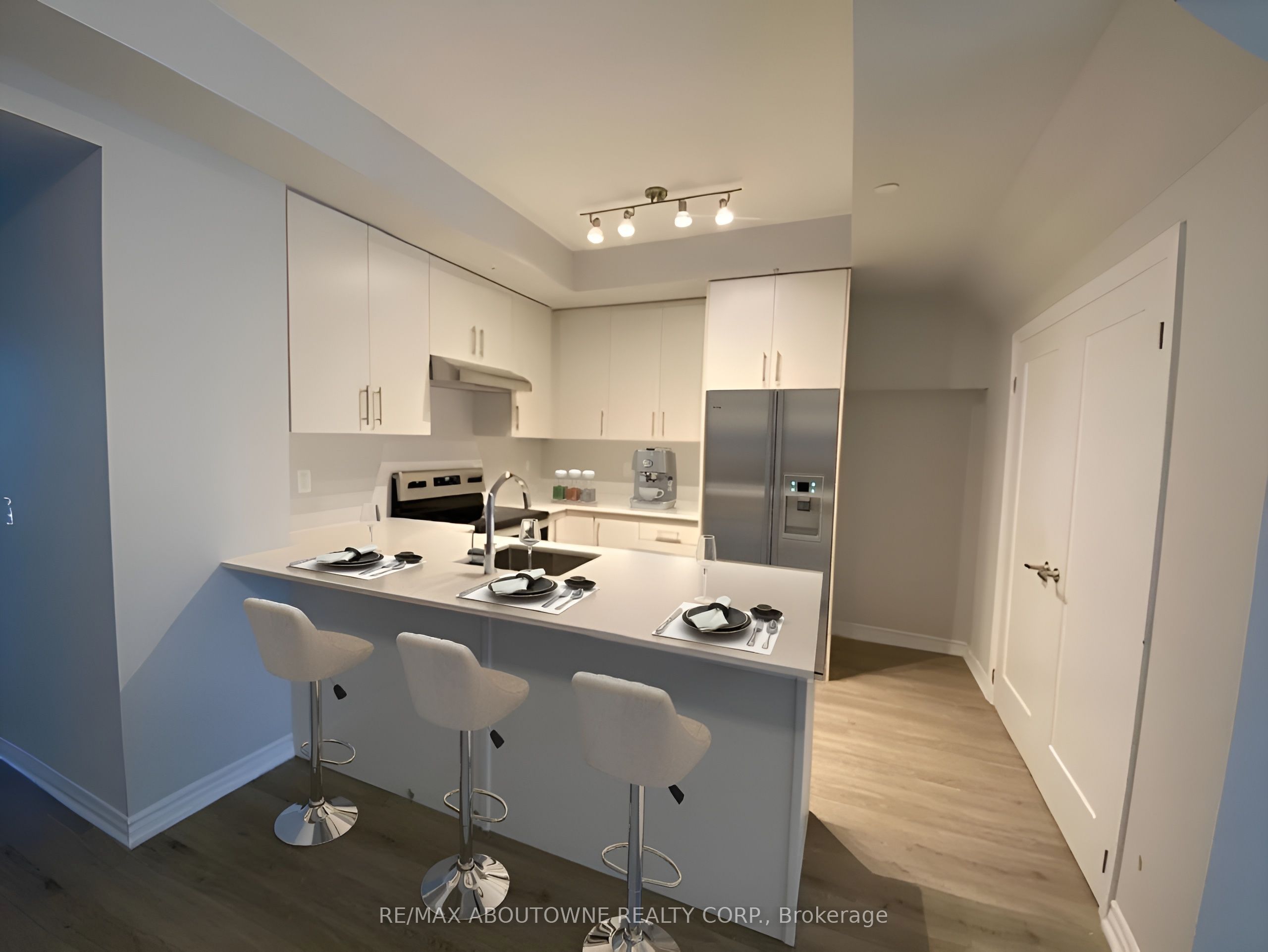 Unit B-208 - 349 WHEAT BOOM Drive, Oakville 2
