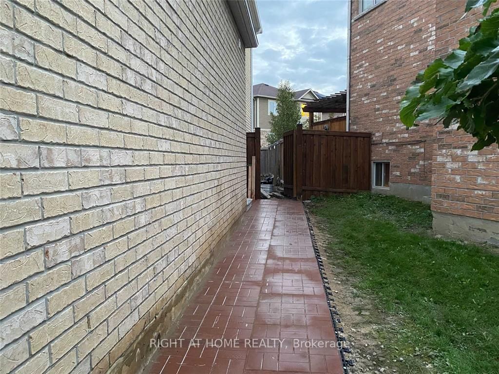 Unit Bsmnt - 608 Wettlaufer Terrace, Milton 4