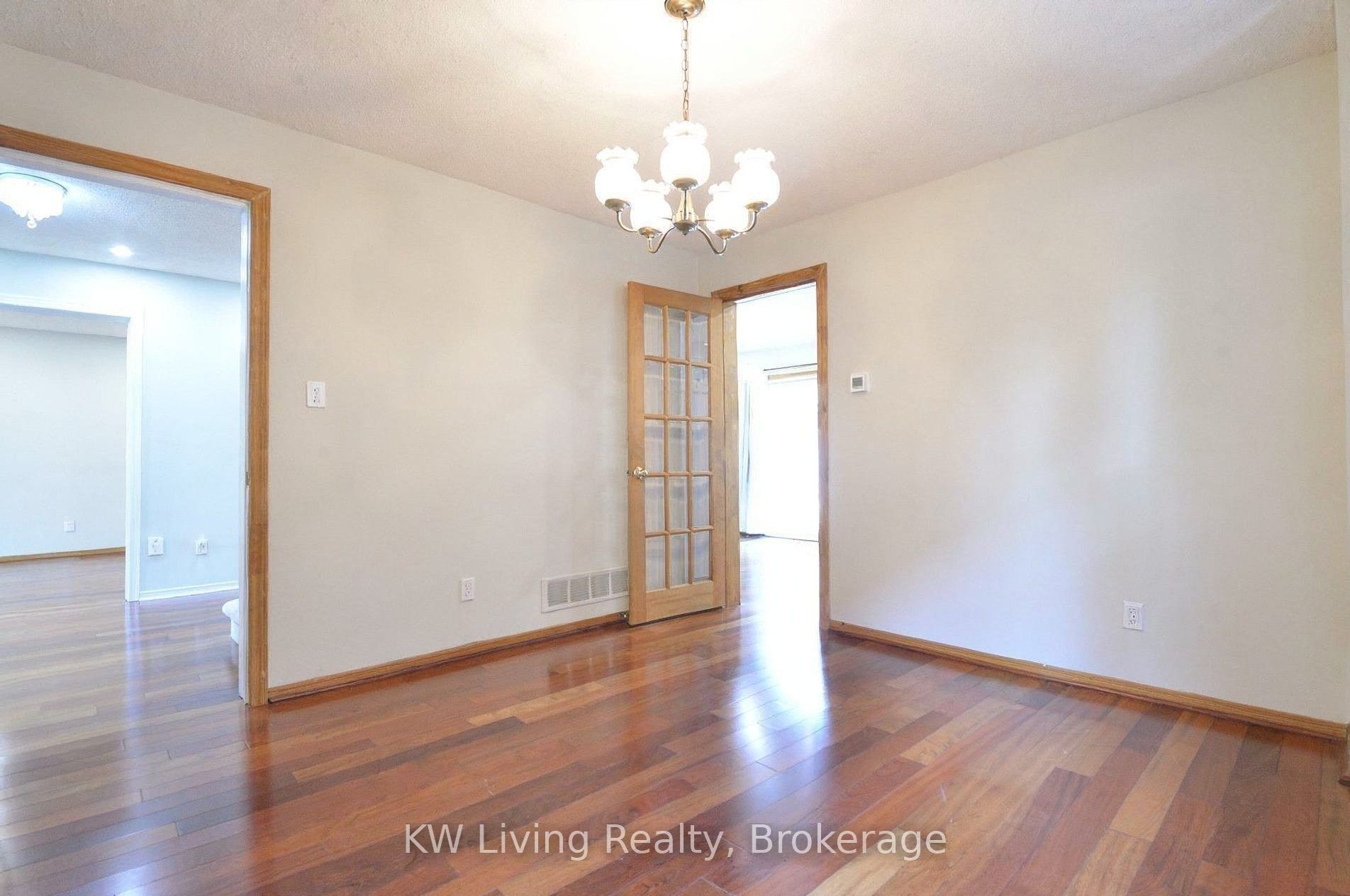 2145 Margot Street, Oakville 5