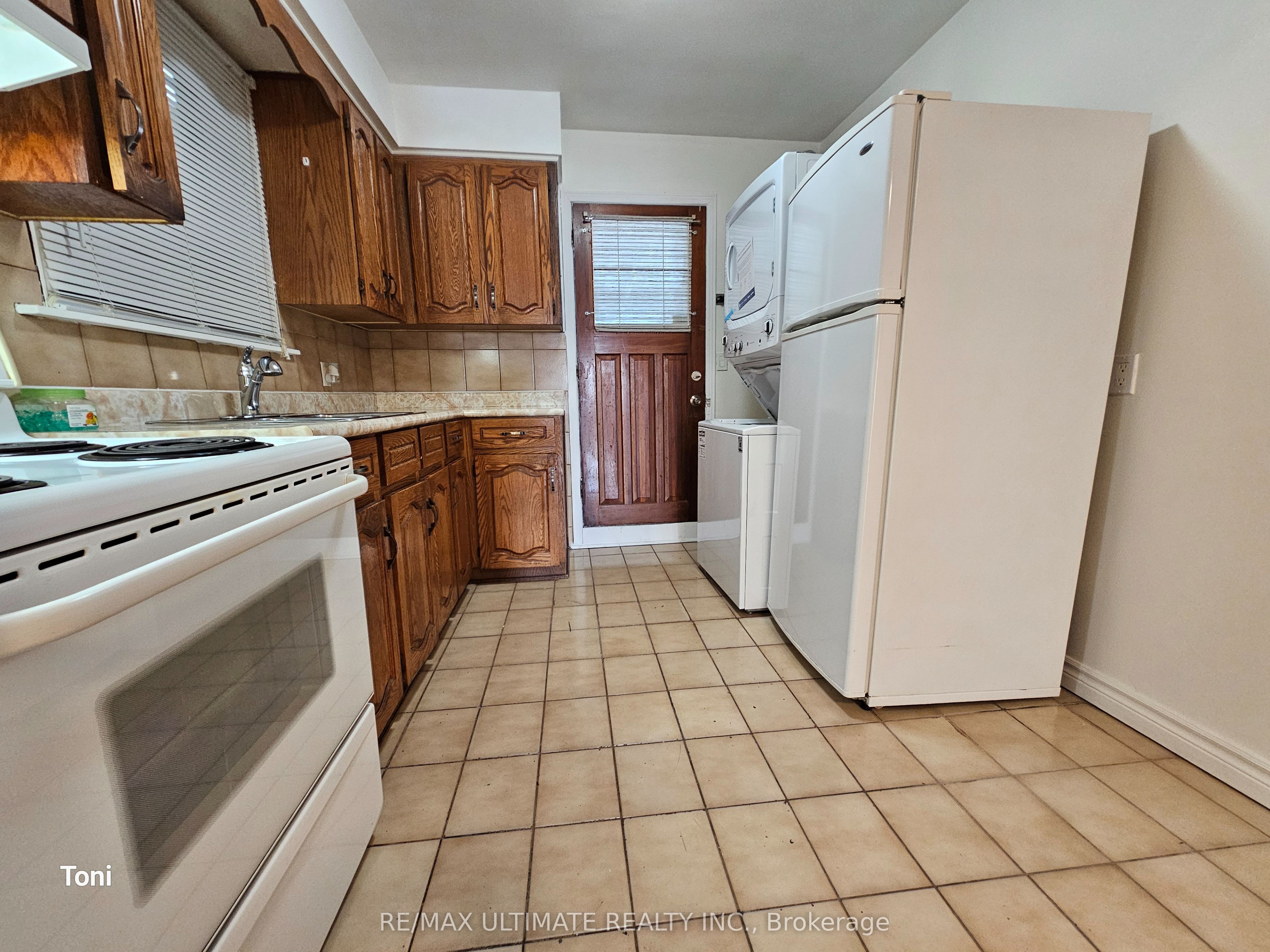 Unit 2nd floor - 568 Rogers Road, Toronto 4