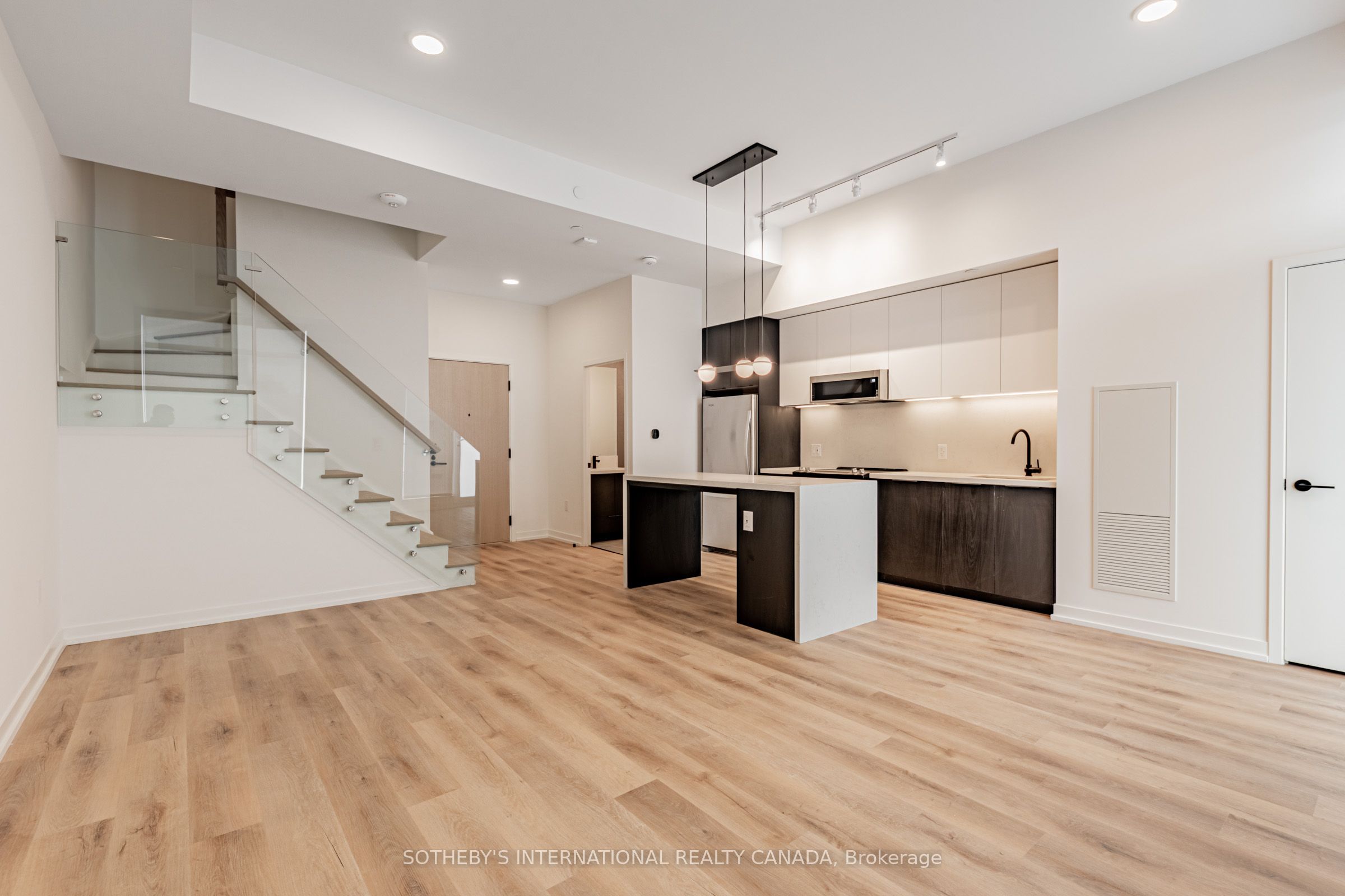 Unit 104 - 31 York Garden Way, North York 5