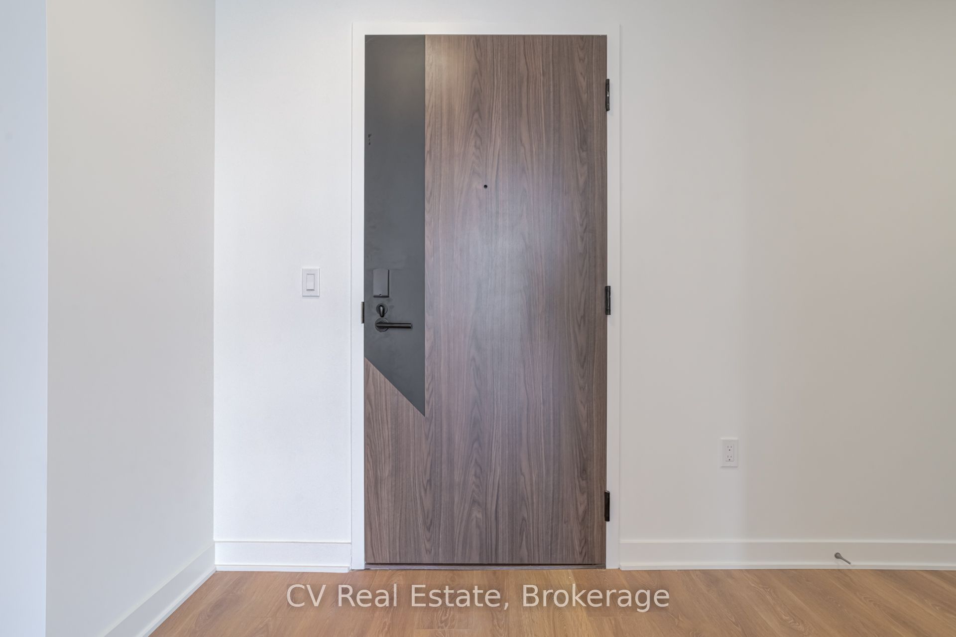Unit 407 - 1037 The Queensway, Etobicoke 2