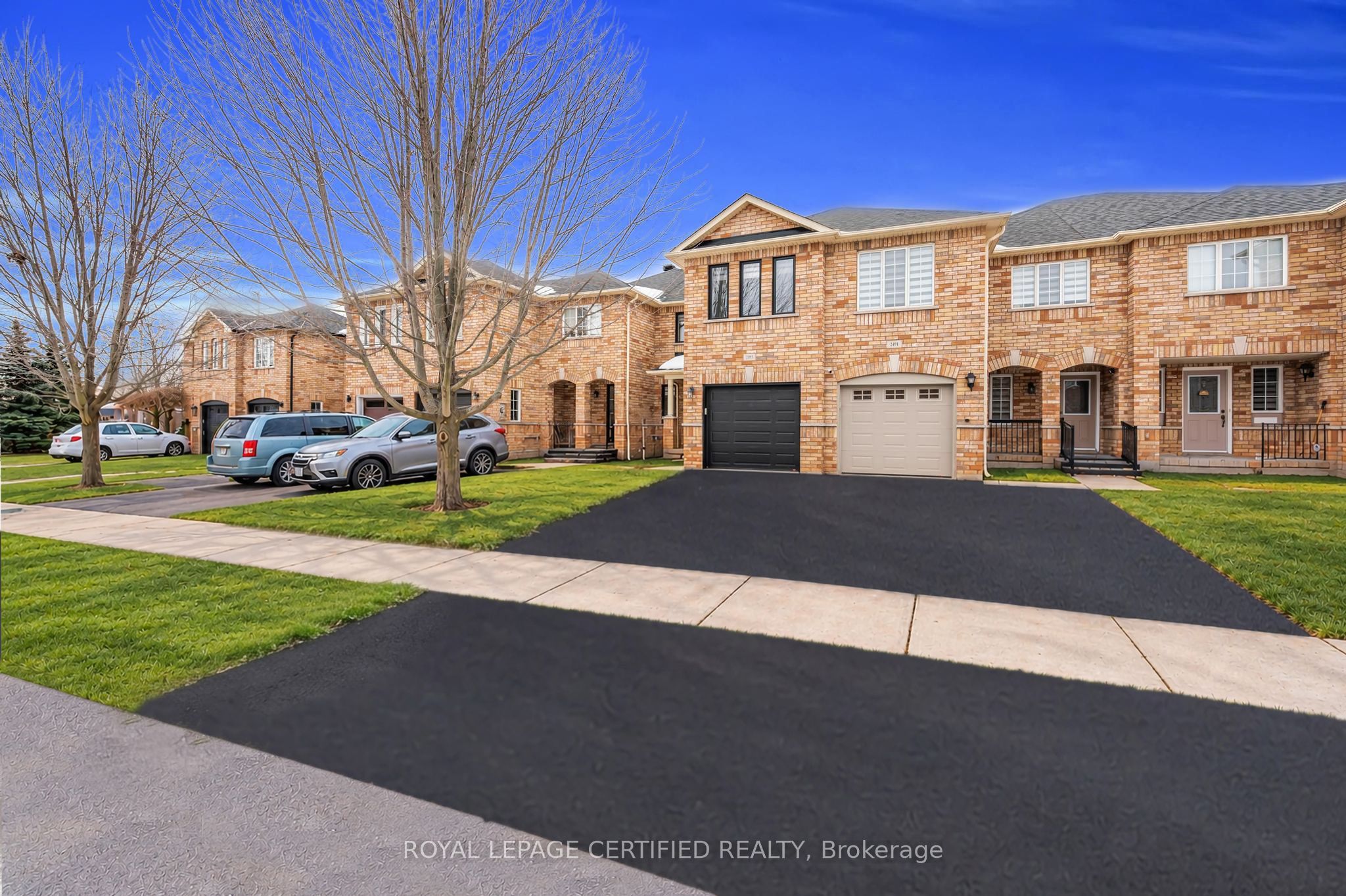2493 Newcastle Crescent, Oakville 3