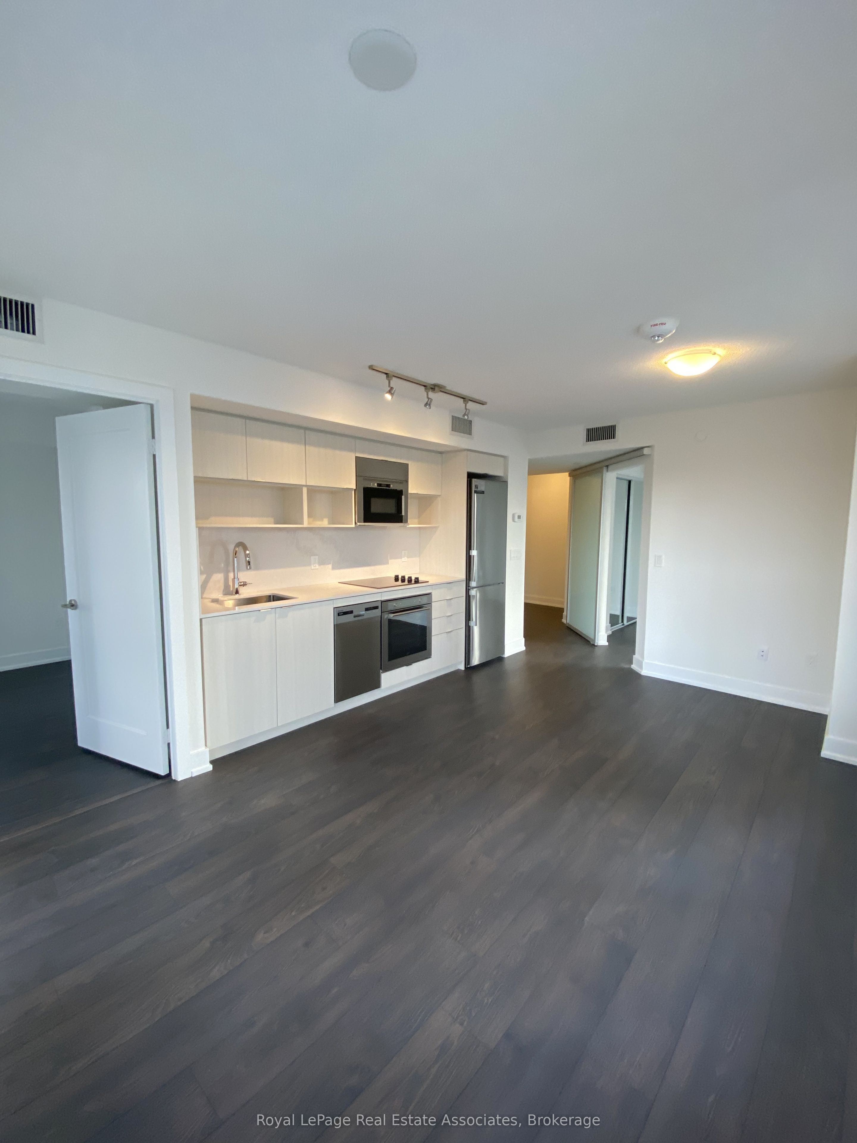 Unit 702 - 7 Mabelle Avenue, Etobicoke 3