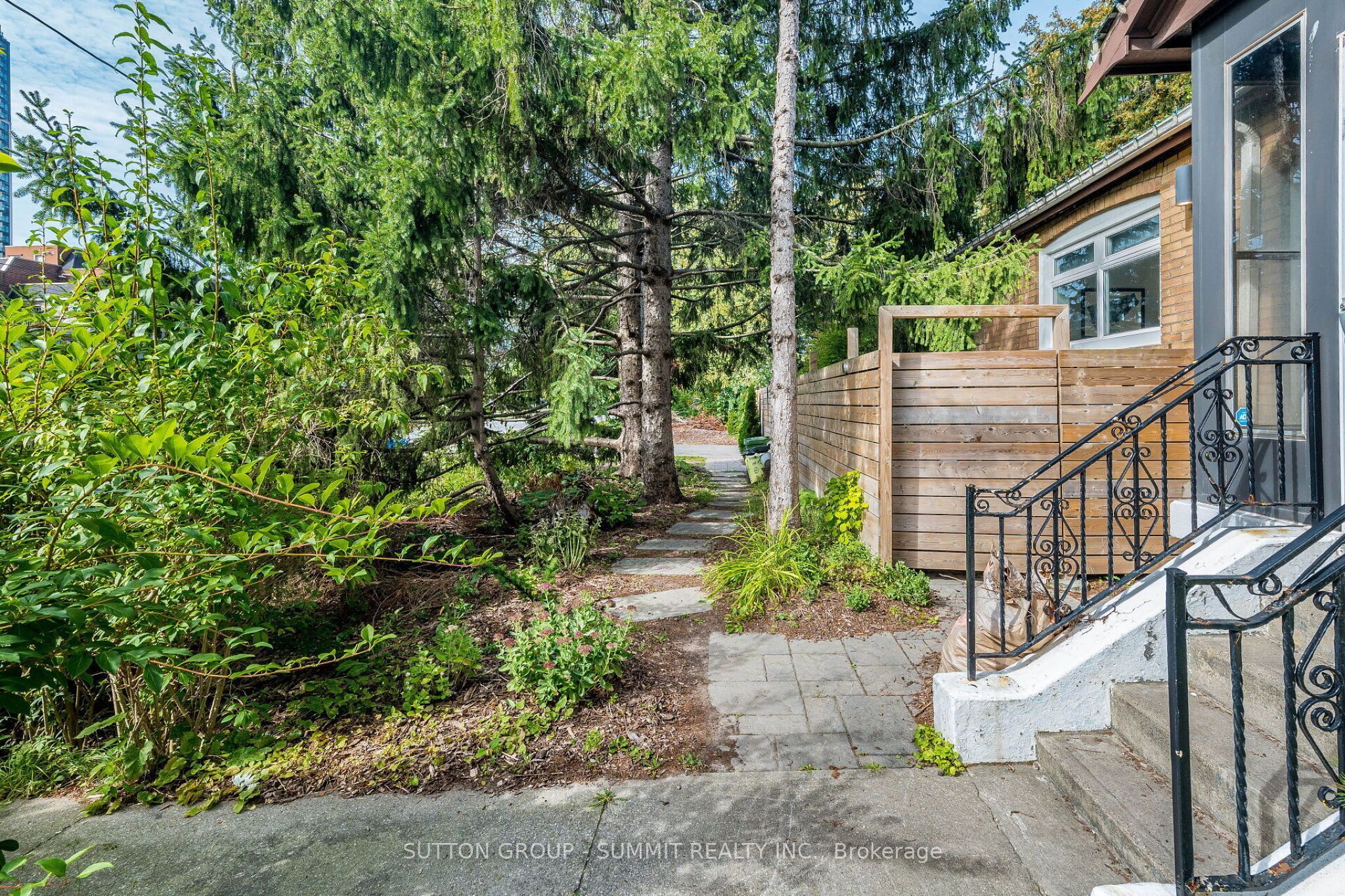 32 ELLIS Avenue, Toronto 3