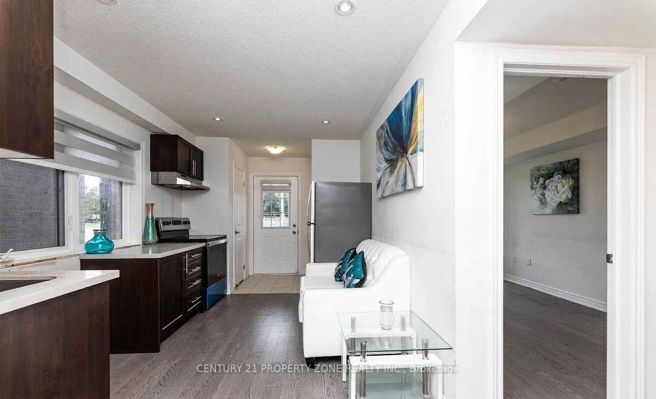 39 Hashmi Place, Brampton 2