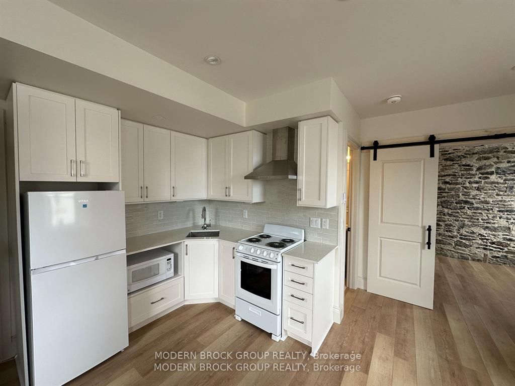 Unit 102 - 5 Clothier Street W, North Grenville 2