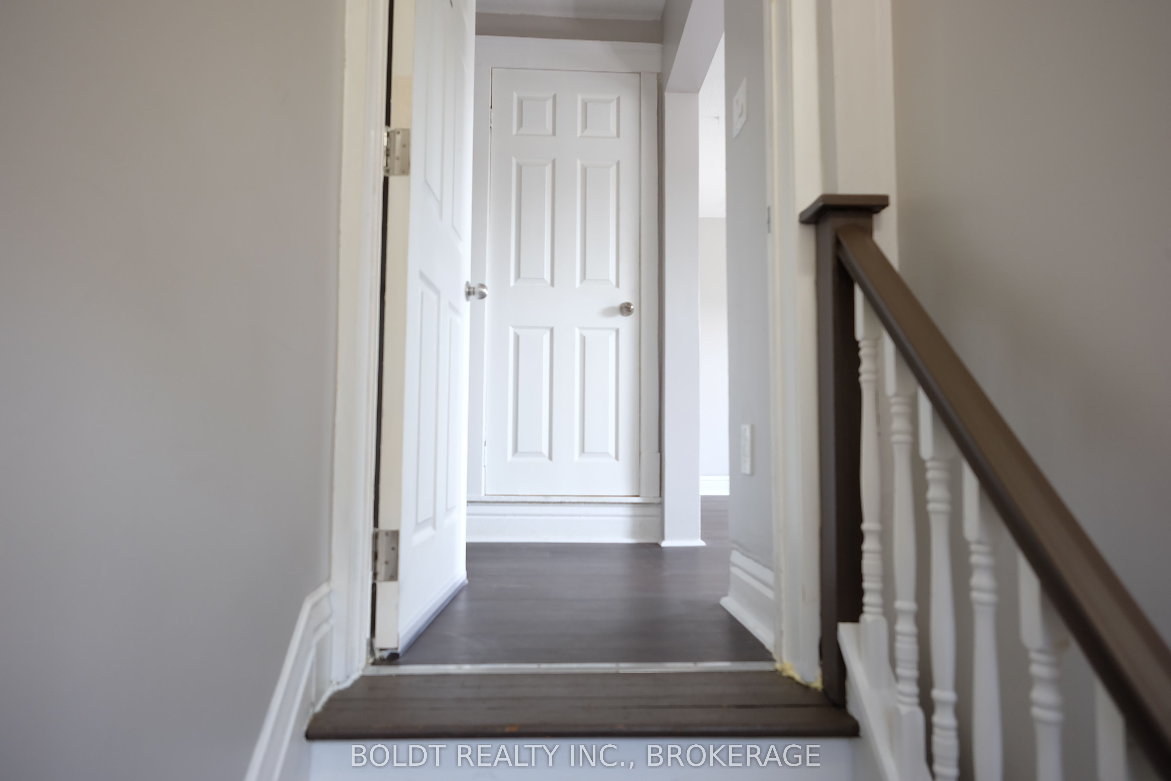 Unit 2 - 5029 Fourth Avenue, Niagara Falls 4