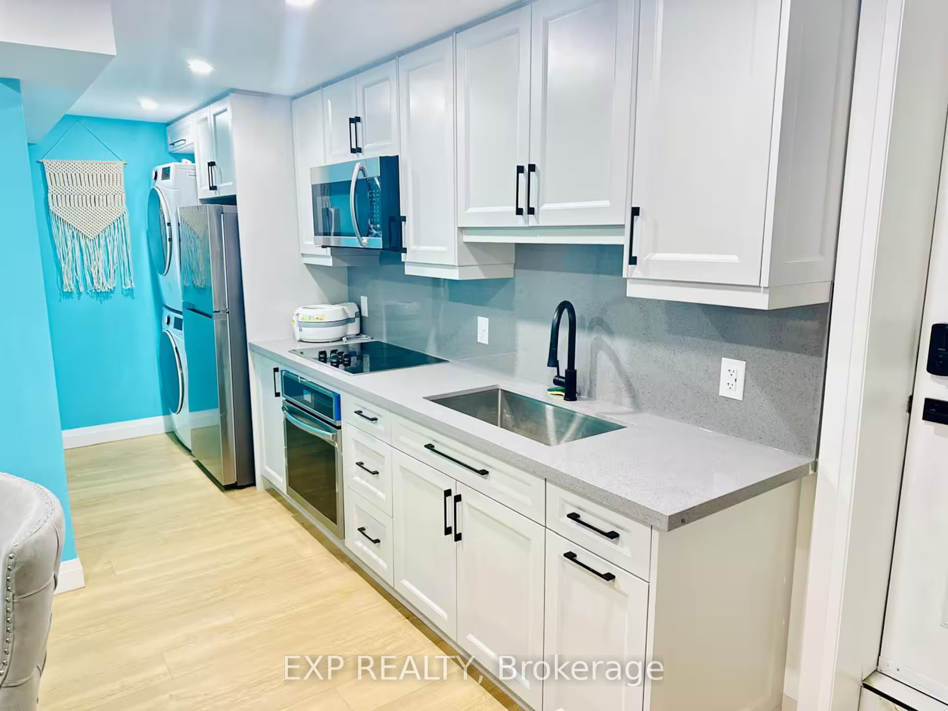 Unit bsmnt - 1255 Emma Chase Drive, London 4